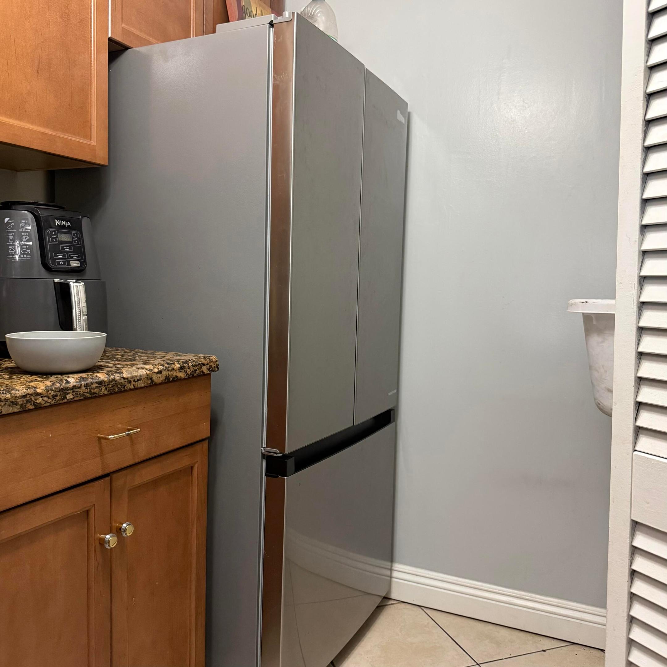 PALM LAKE CONDO - Residential Lease