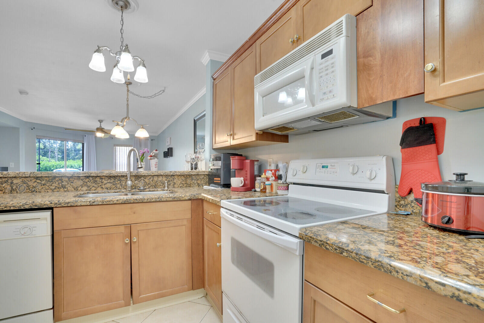 PALM LAKE CONDO - Residential Lease