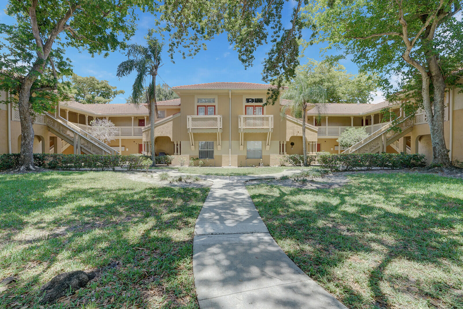 PALM LAKE CONDO - Residential Lease