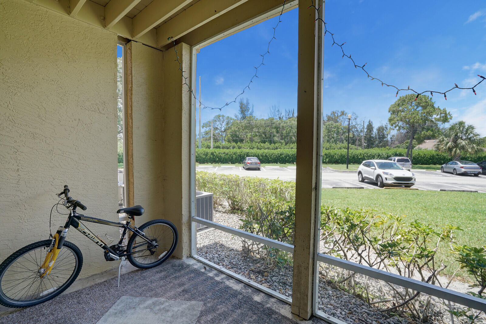 PALM LAKE CONDO - Residential Lease