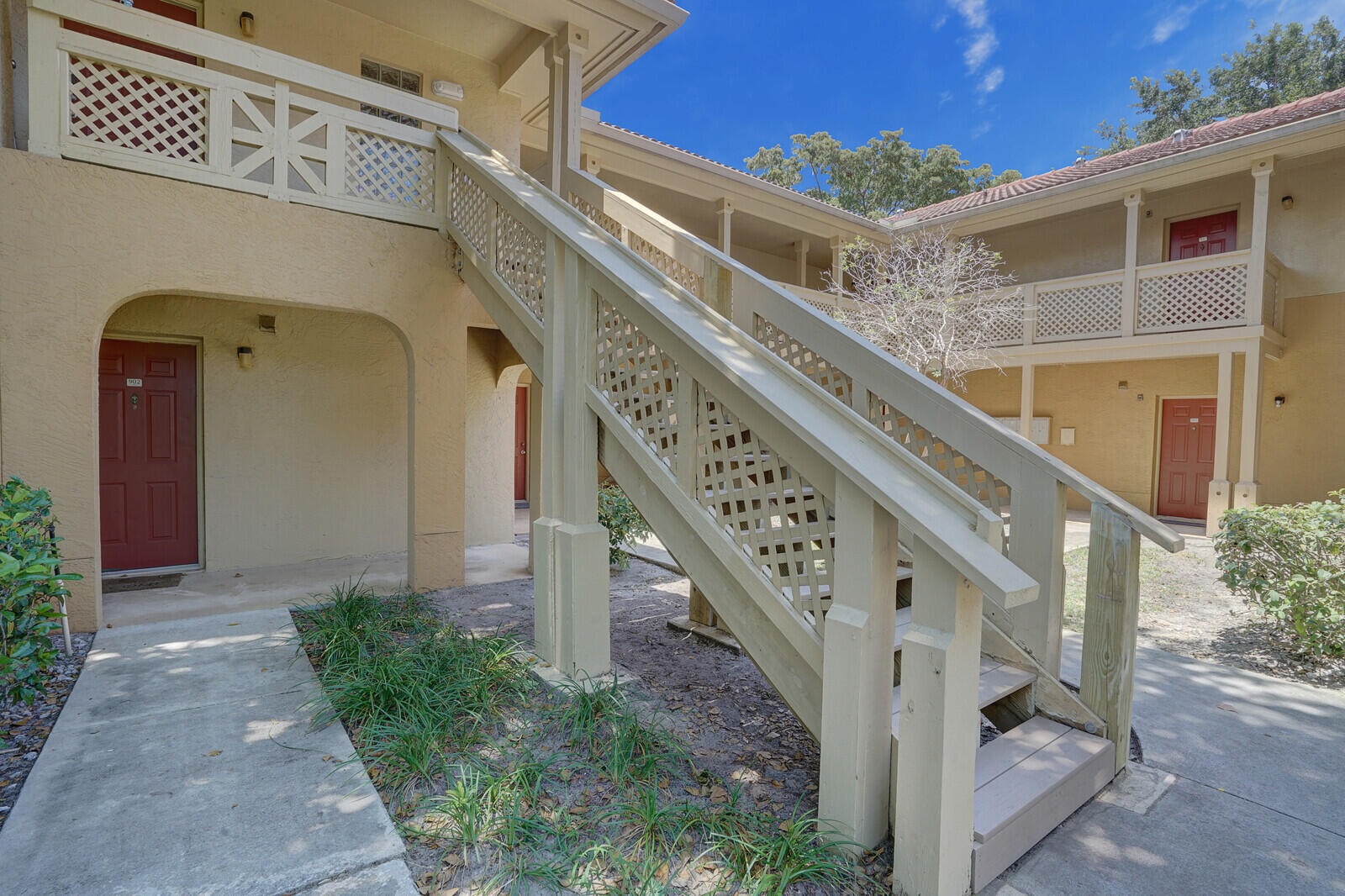 PALM LAKE CONDO - Residential Lease