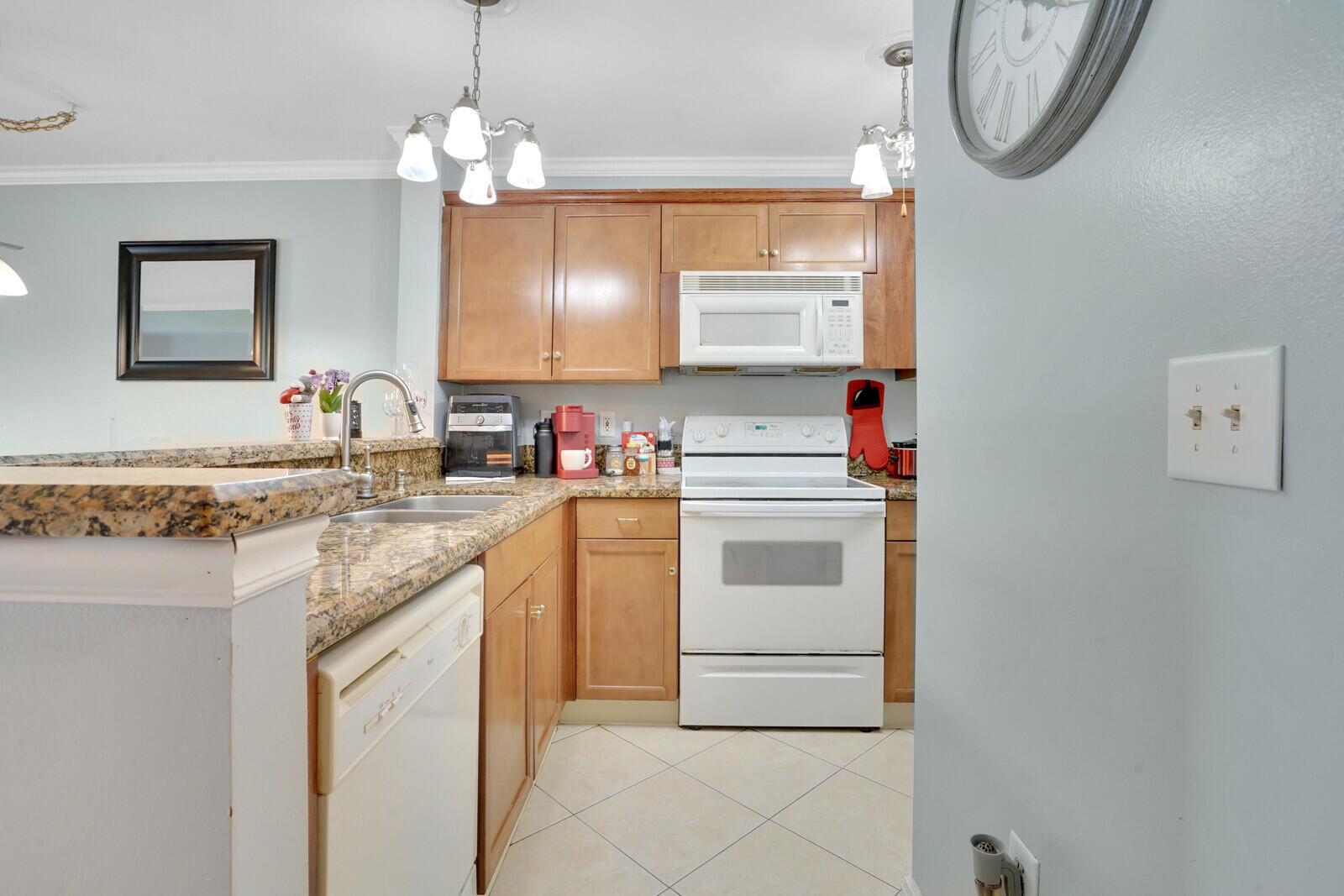PALM LAKE CONDO - Residential Lease