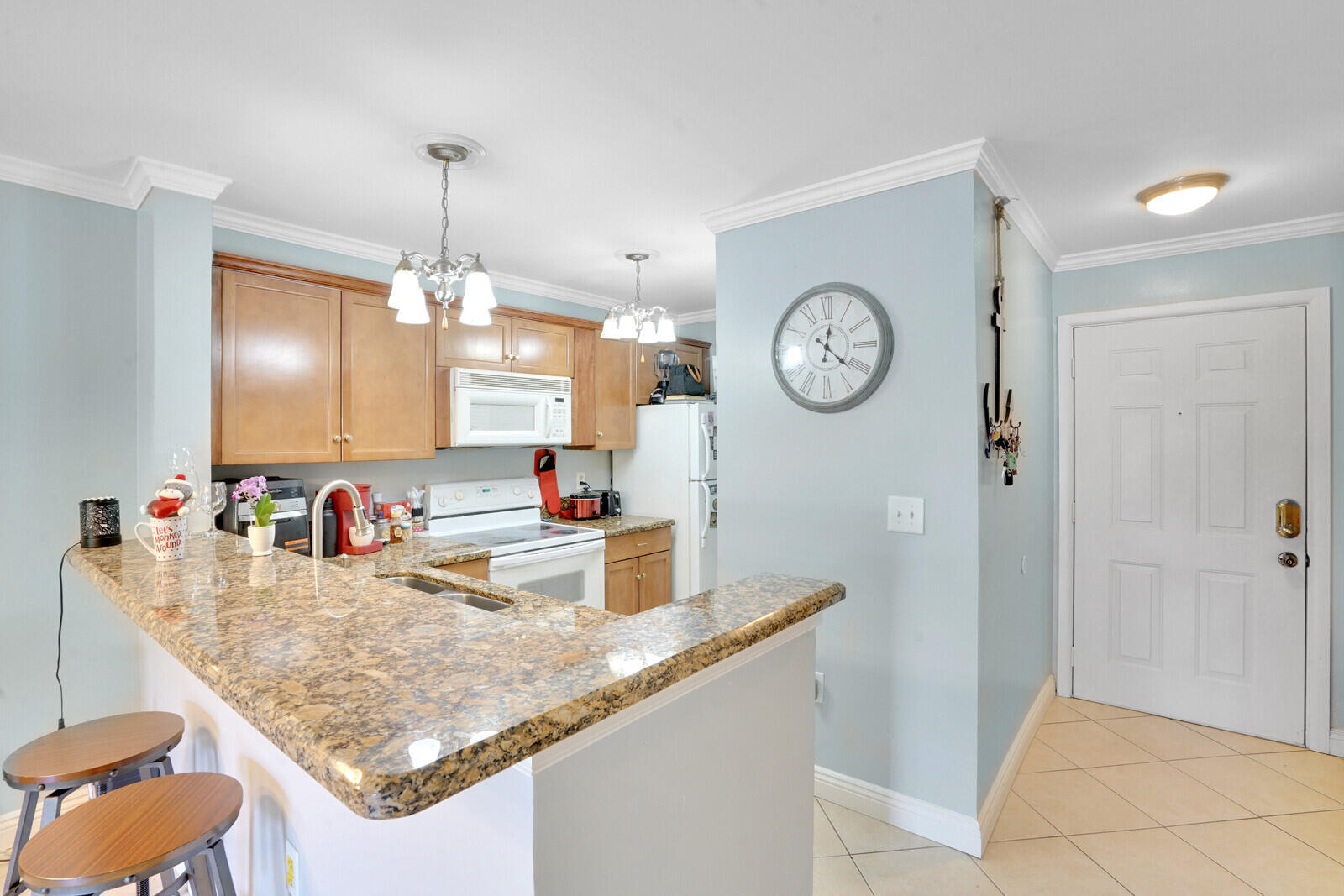 PALM LAKE CONDO - Residential Lease