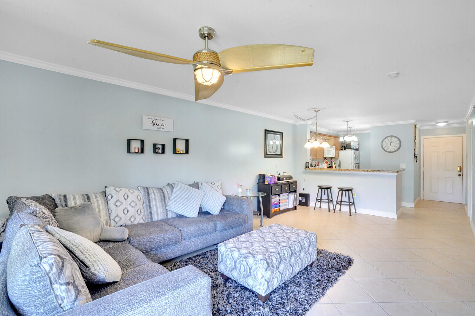 PALM LAKE CONDO - Residential Lease