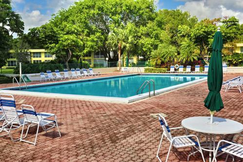 NO 7 PALM-AIRE COUNTRY CLUB - Residential