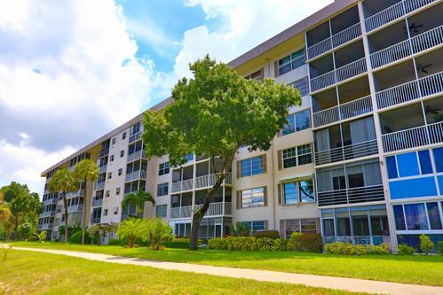 NO 7 PALM-AIRE COUNTRY CLUB - Residential