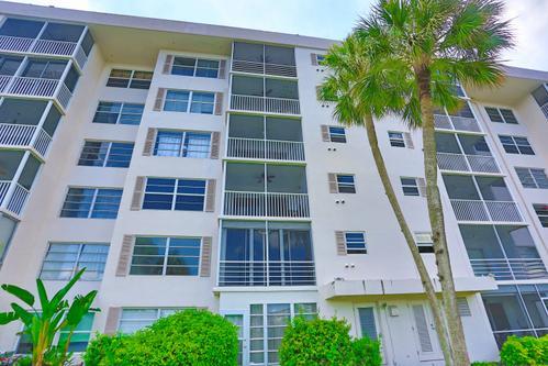 NO 7 PALM-AIRE COUNTRY CLUB - Residential