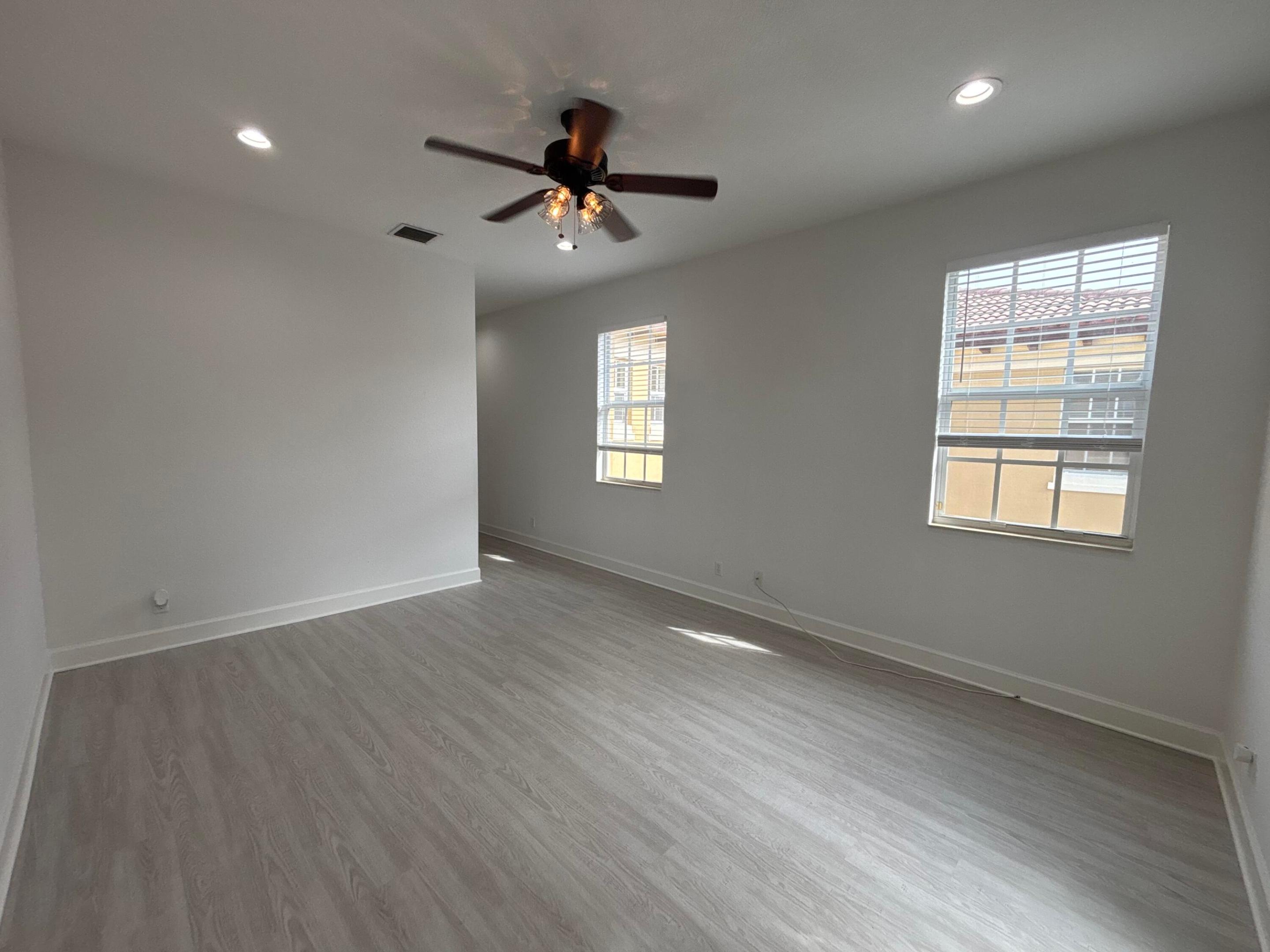 VENTURA GREENS AT EMERALD DUNES CONDO - Residential