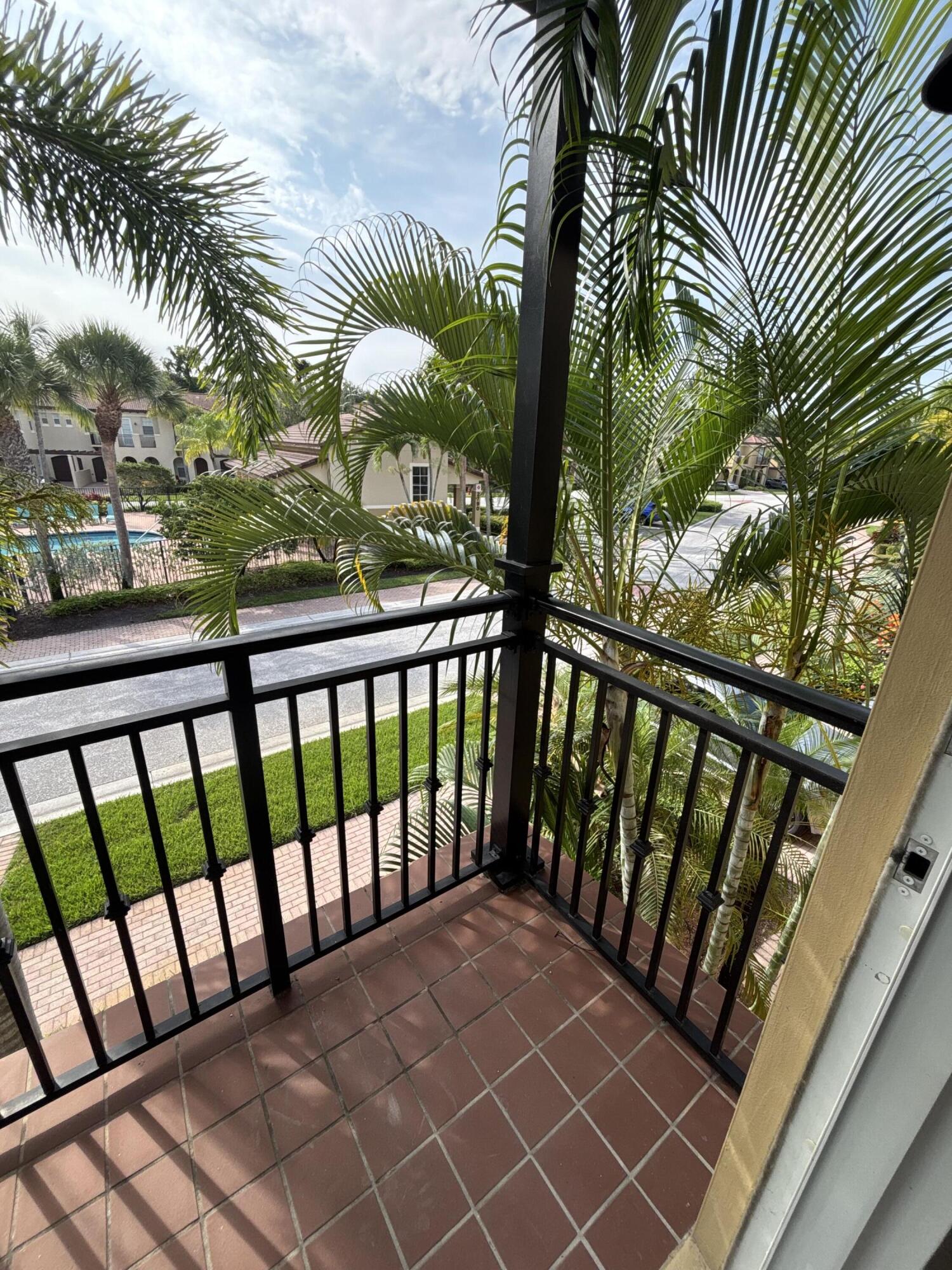 VENTURA GREENS AT EMERALD DUNES CONDO - Residential