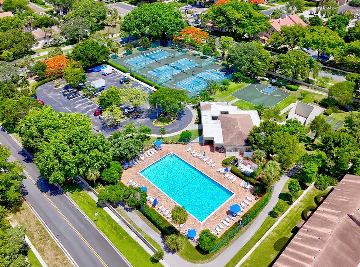GARDENS NORTH EIGHT CONDO - Residential