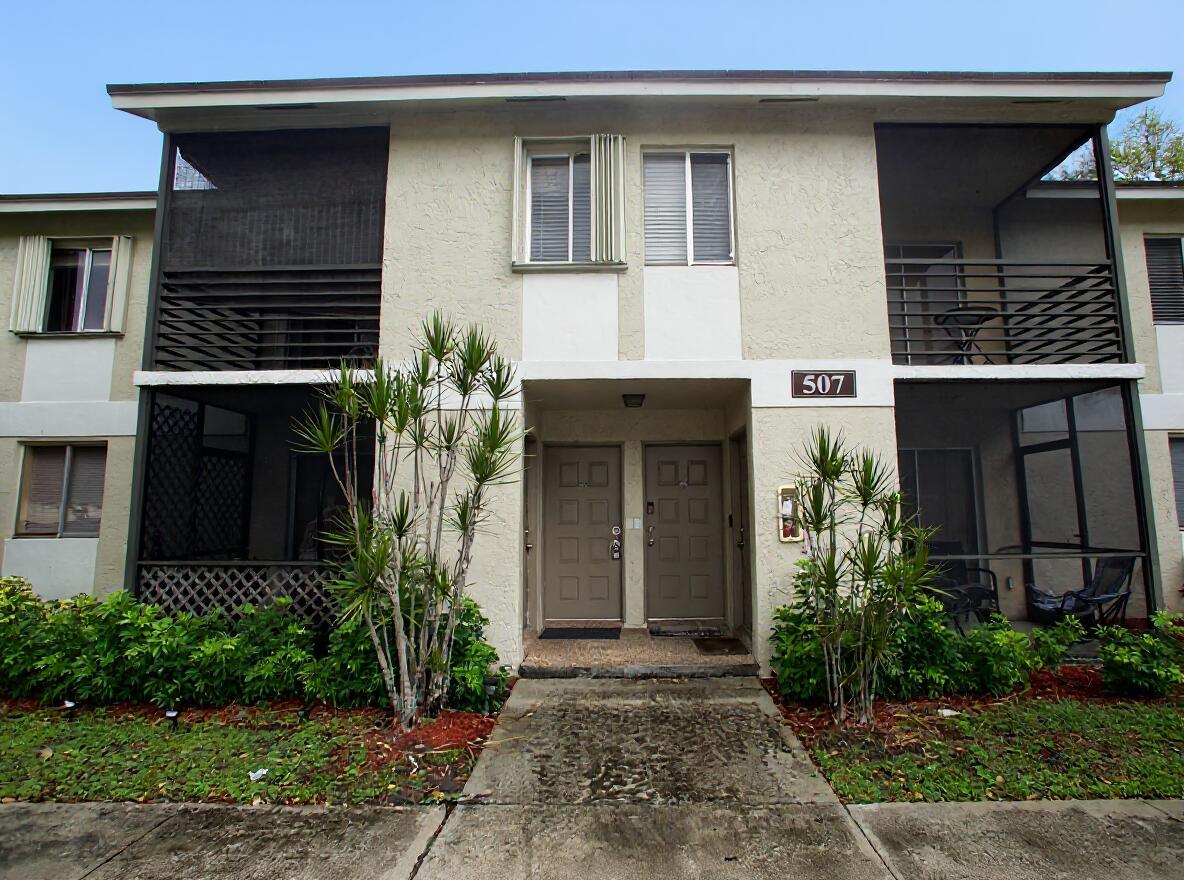 Investor-friendly and pet-friendly community with immediate rental opportunities, allowing rentals up to two times per year. This home is ready for your personal touches and offers a great opportunity to update and make it your own. Conveniently located near Calvary Christian Academy, The POMP, Topgolf, shopping, dining, beaches, and all major highways. Whether you're looking for an investment property or a place to call home, this one offers excellent potential in a fantastic location.