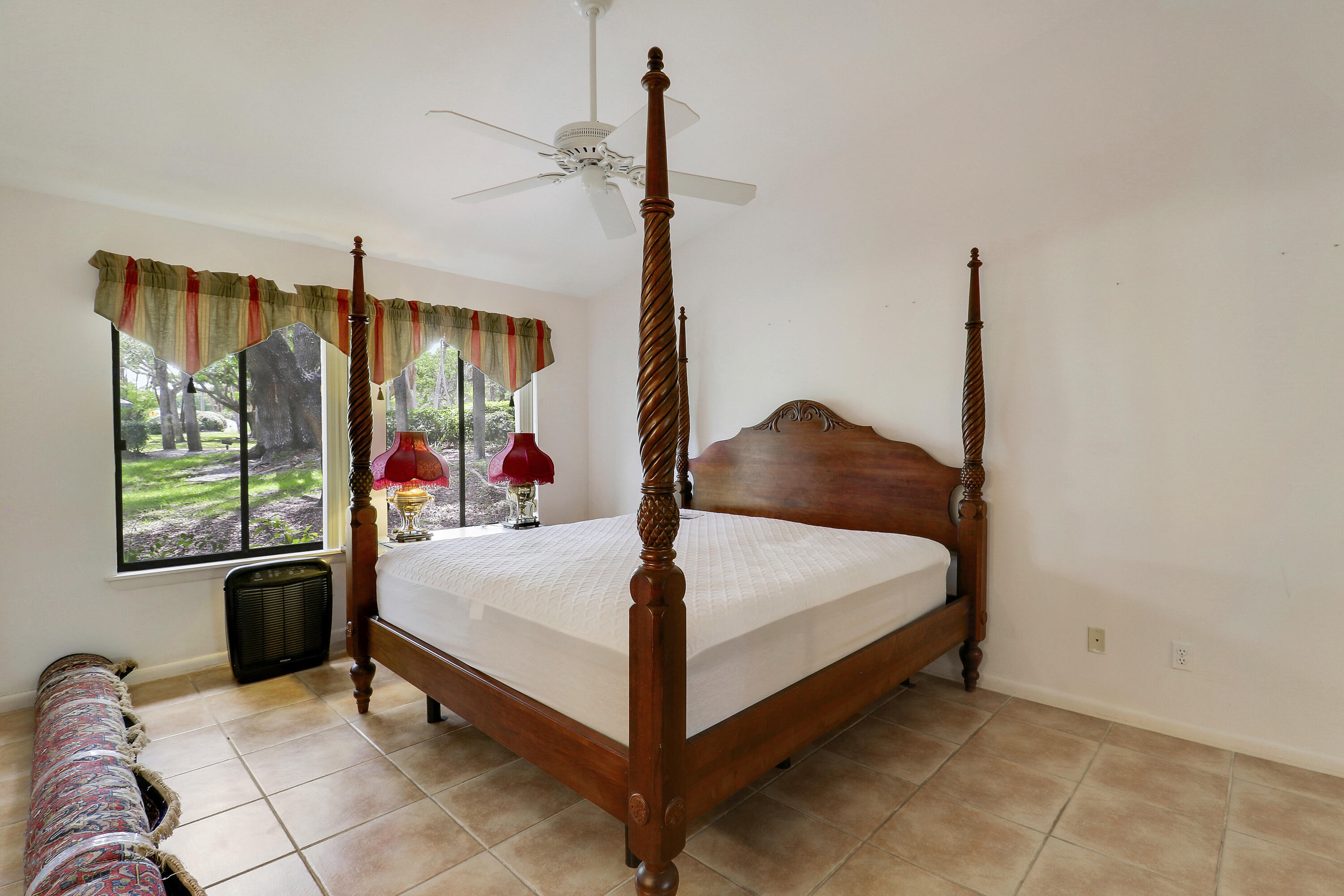 SCHOONER OAKS CONDO - Residential