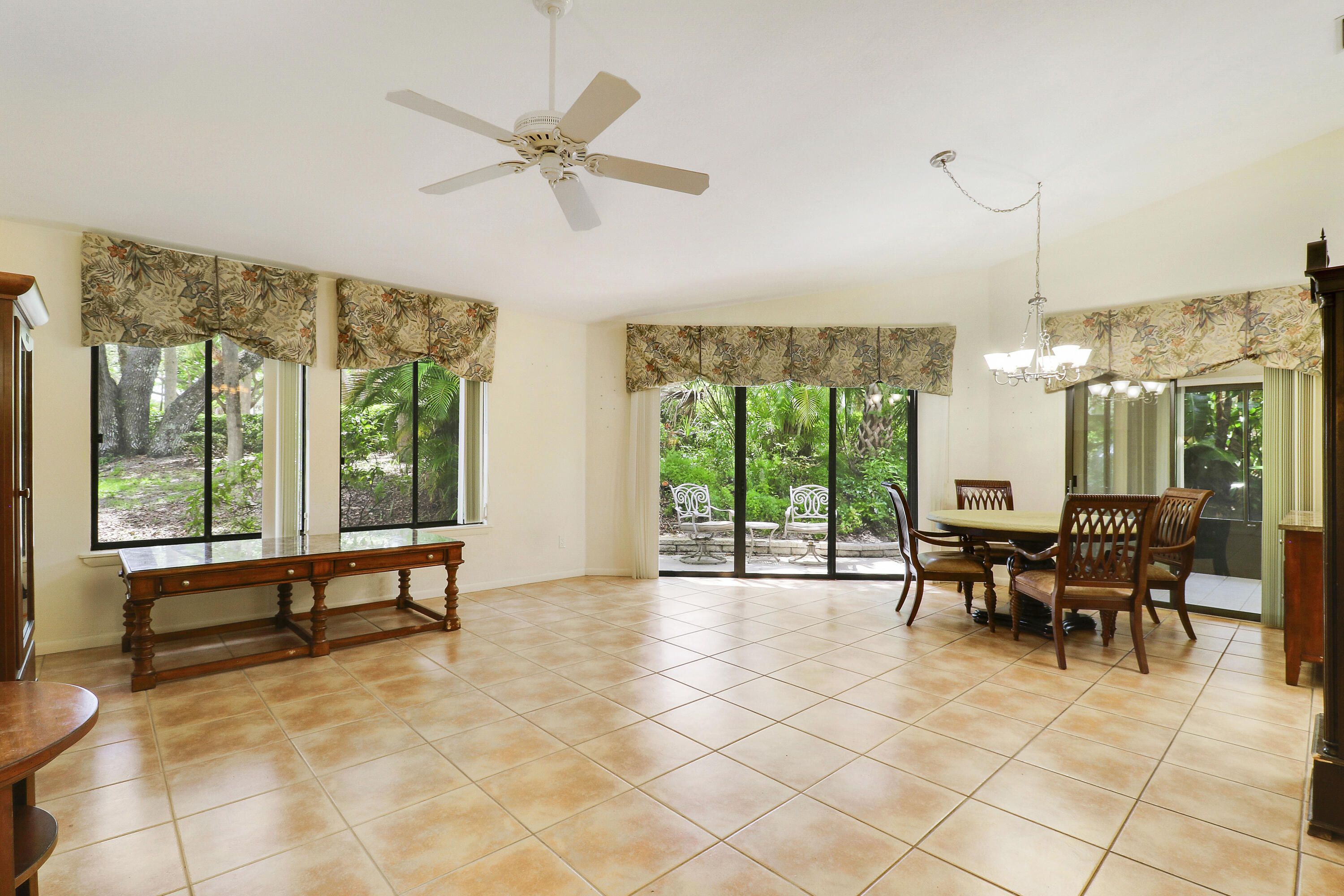SCHOONER OAKS CONDO - Residential