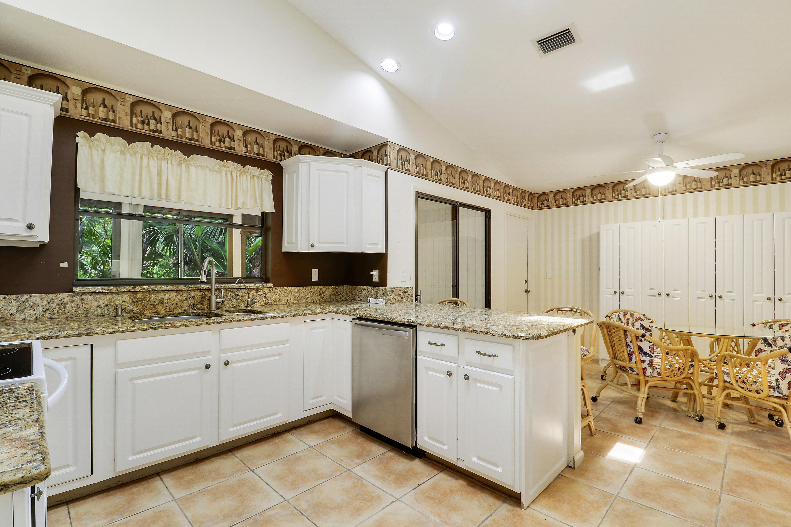 SCHOONER OAKS CONDO - Residential