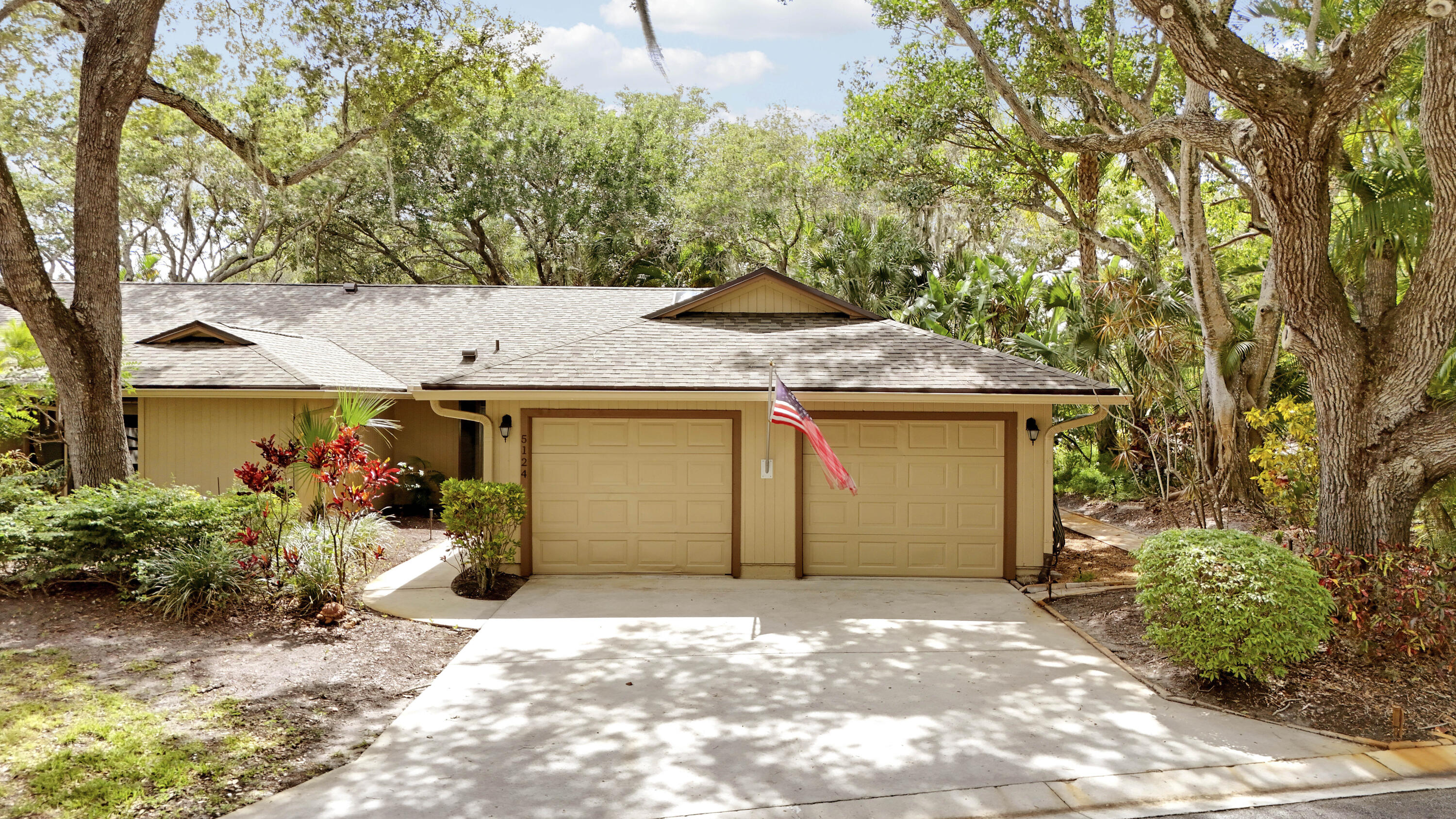 SCHOONER OAKS CONDO - Residential