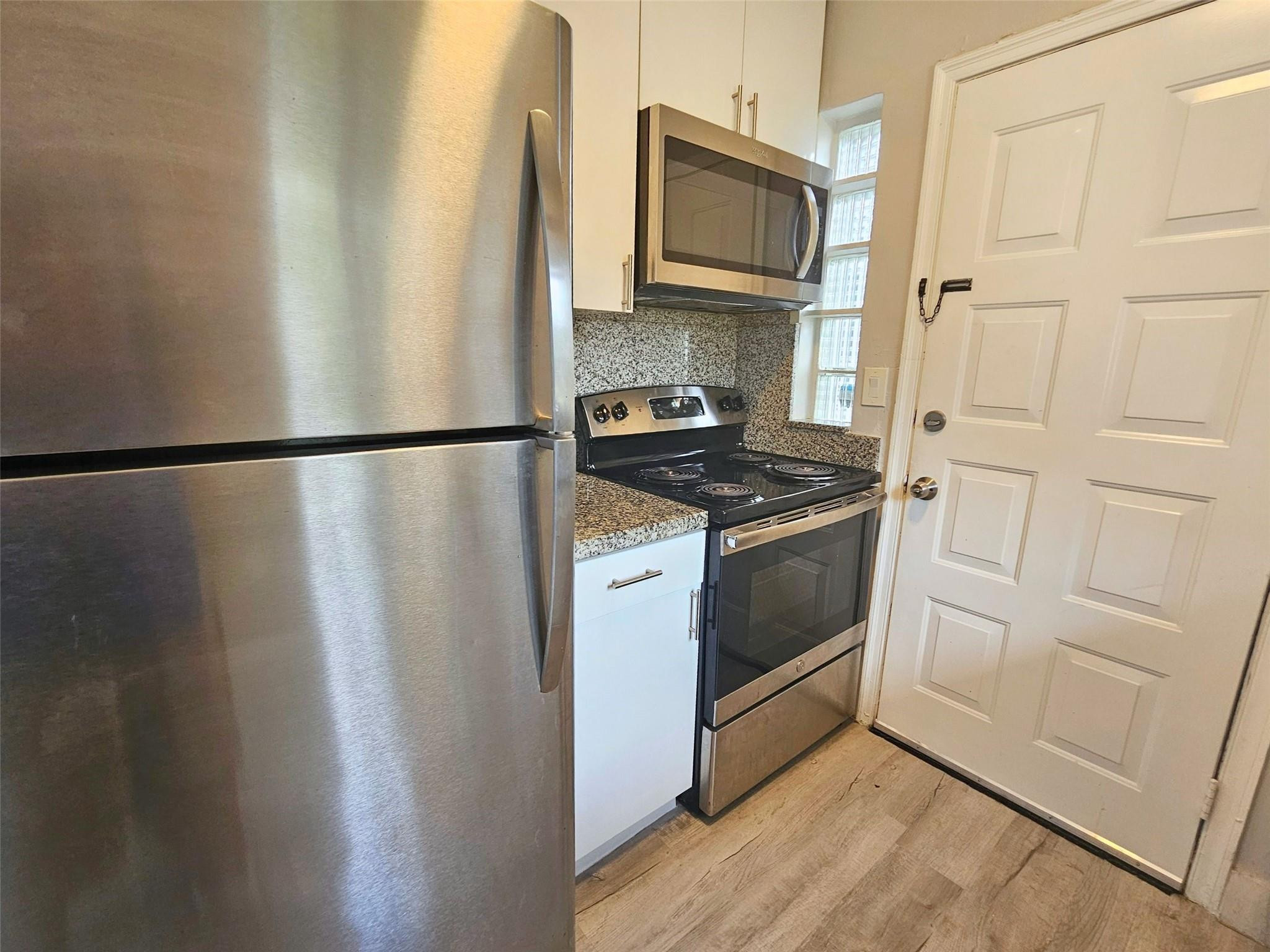 VICTORIA BREEZES CONDO - Residential Lease