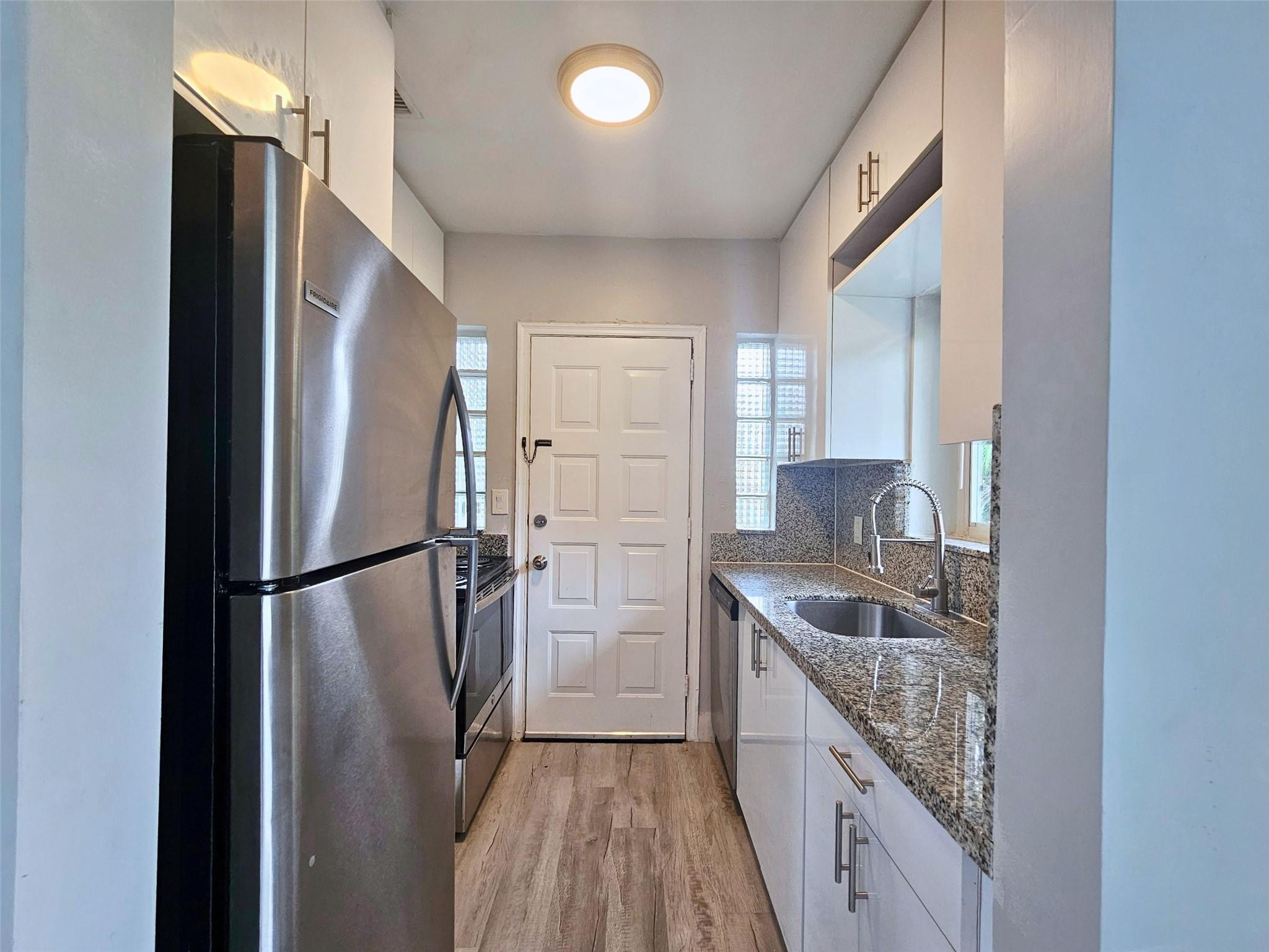 VICTORIA BREEZES CONDO - Residential Lease