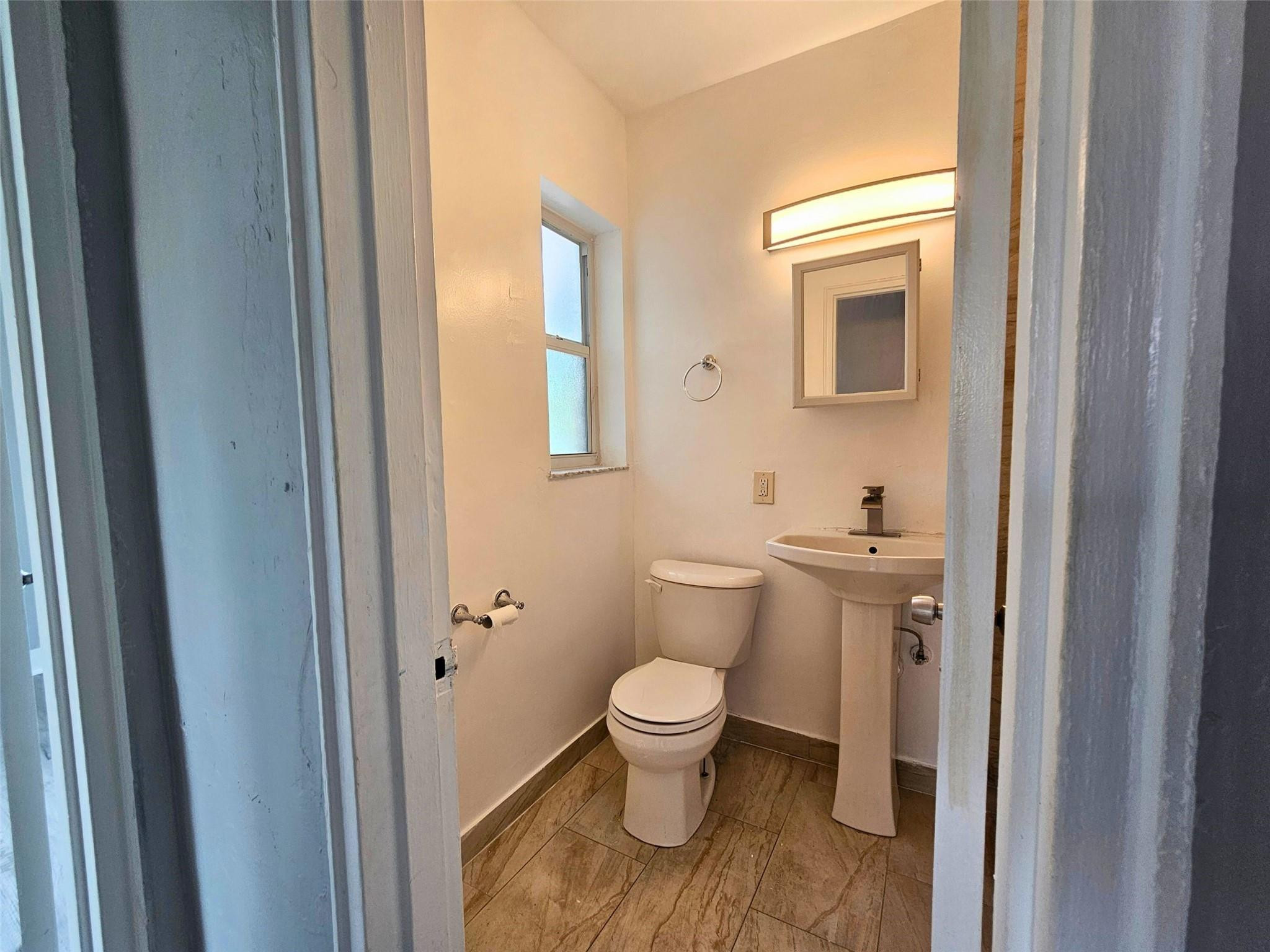 VICTORIA BREEZES CONDO - Residential Lease