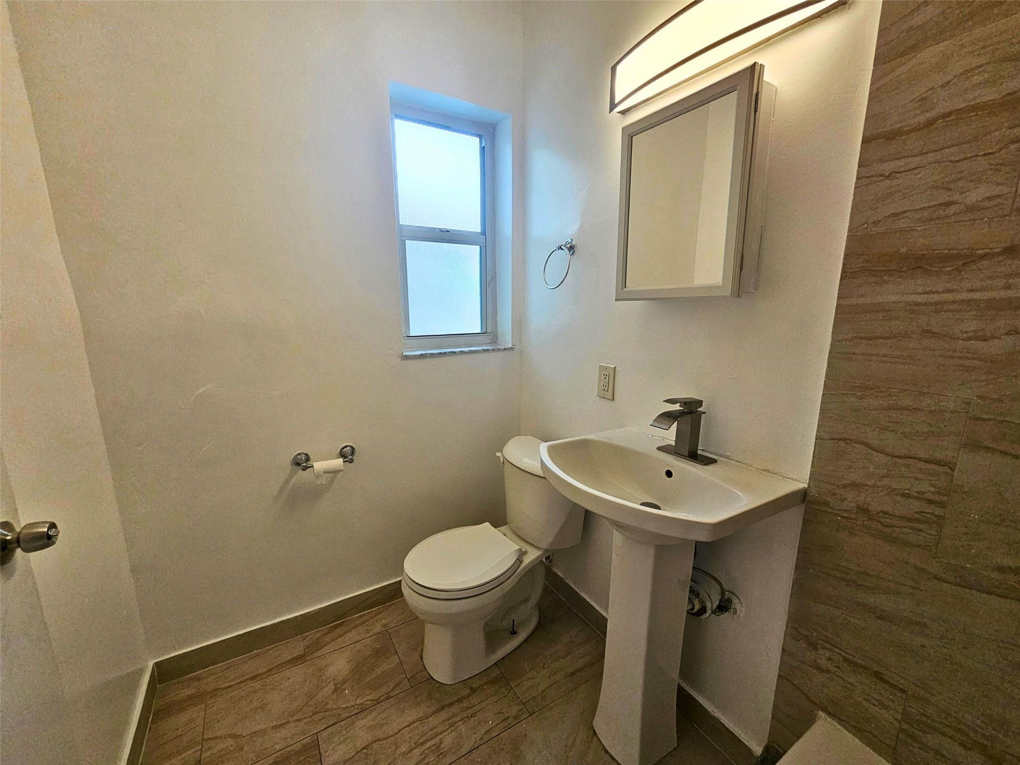 VICTORIA BREEZES CONDO - Residential Lease