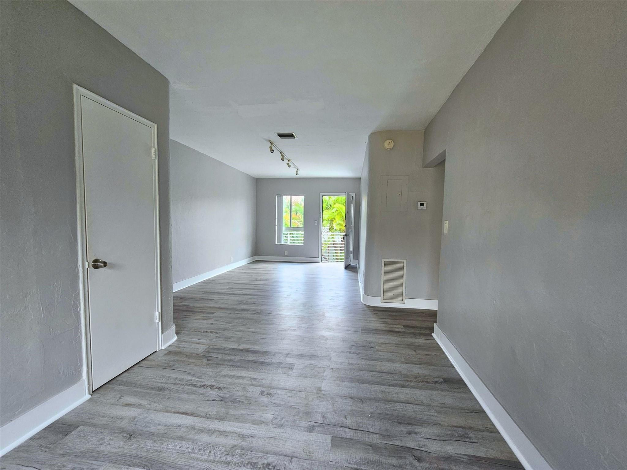 VICTORIA BREEZES CONDO - Residential Lease