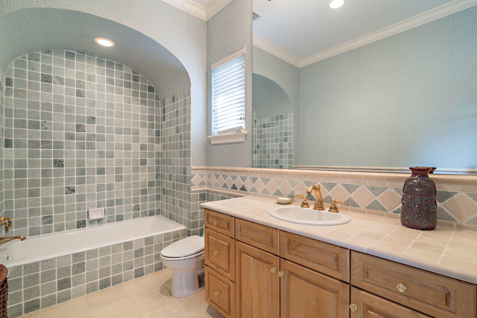 ADMIRALS COVE PAR E - Residential