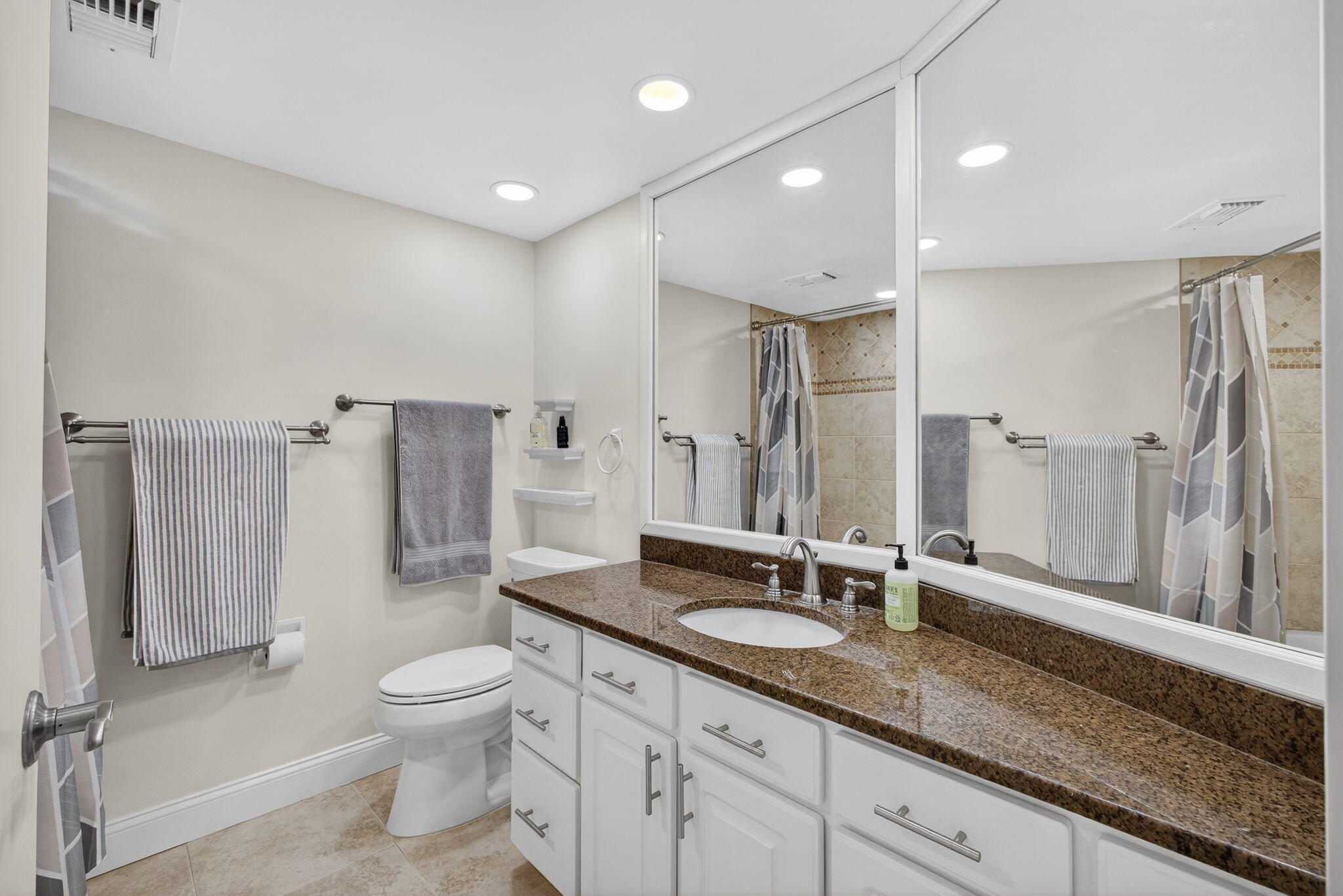 PHOENIX TOWERS CONDO - Residential Lease