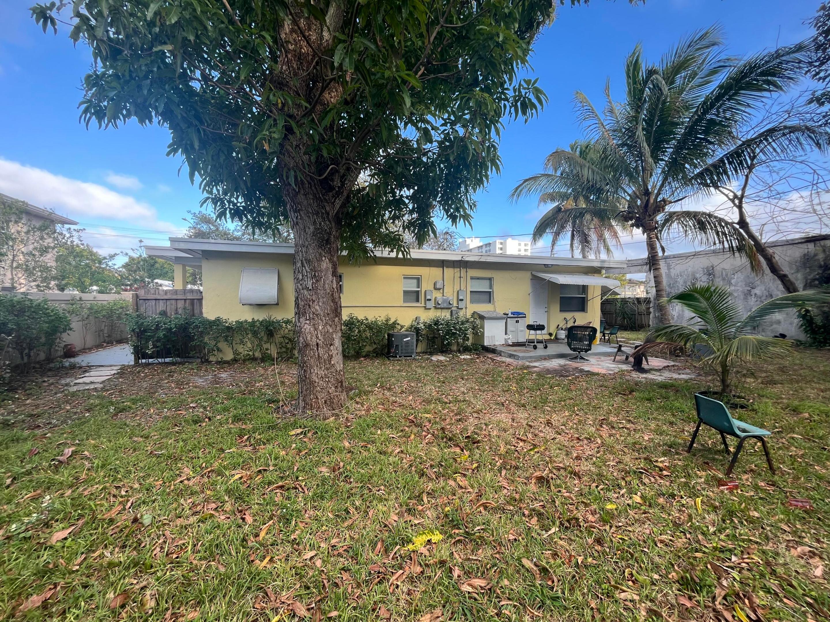 Beautifully updated Duplex in the highly sought-after East Lake Worth Beach area. The property offers 2 units that have been nicely updated. Separate utilities and a large back yard that can be divided to give each tenant their own outdoor space. Property is in high rental demand area and close to everything Lake Worth Beach has to offer. This property is ready for both Investors or an Owner Occupant. Set up showings with LA, who will accompany, and please give a 24-hour notice.