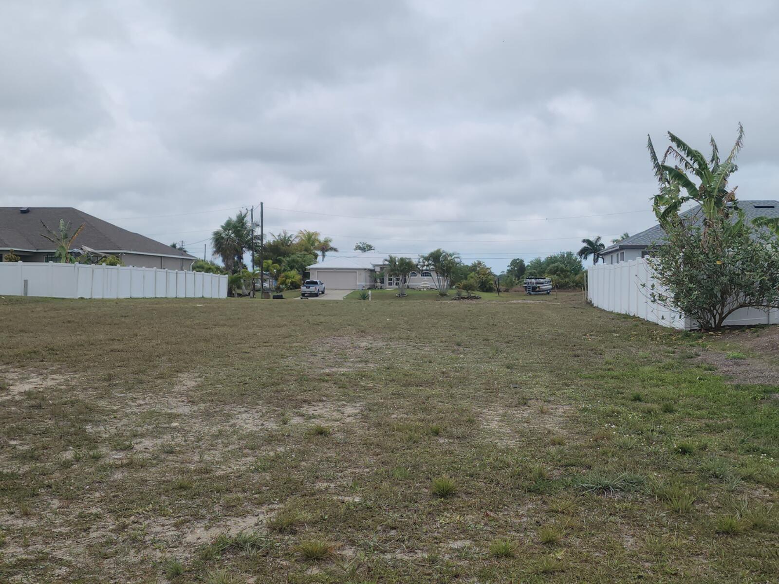 CAPE CORAL - Land