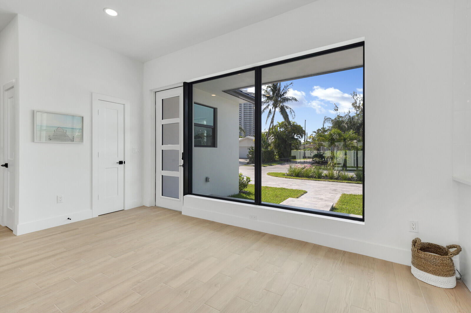 YACHT HARBOR EST - Residential Lease