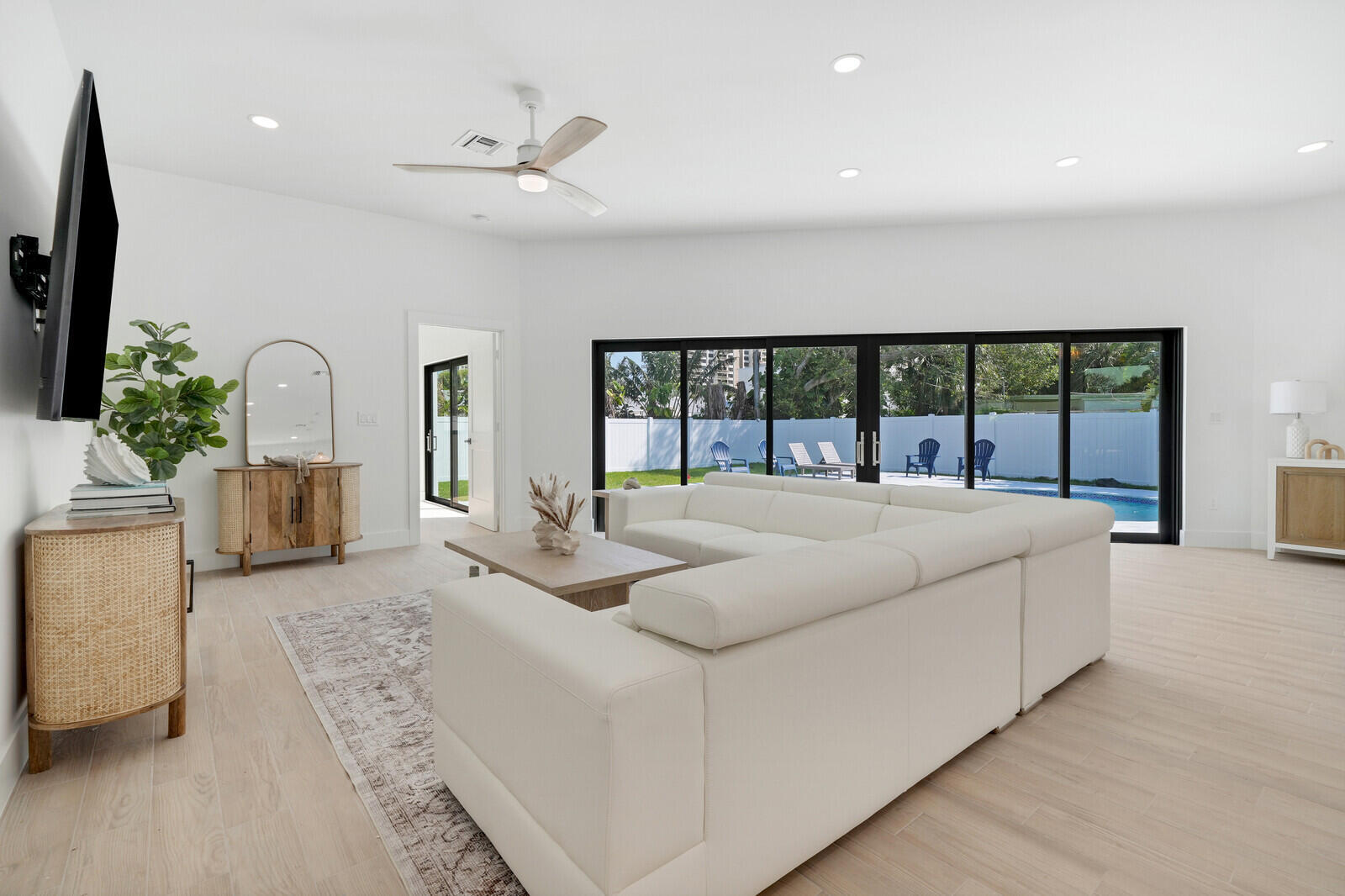 YACHT HARBOR EST - Residential Lease