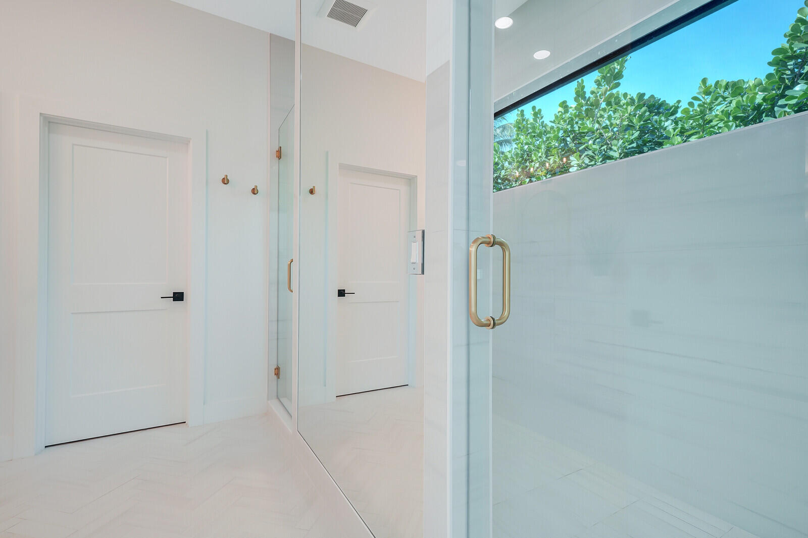 YACHT HARBOR EST - Residential Lease