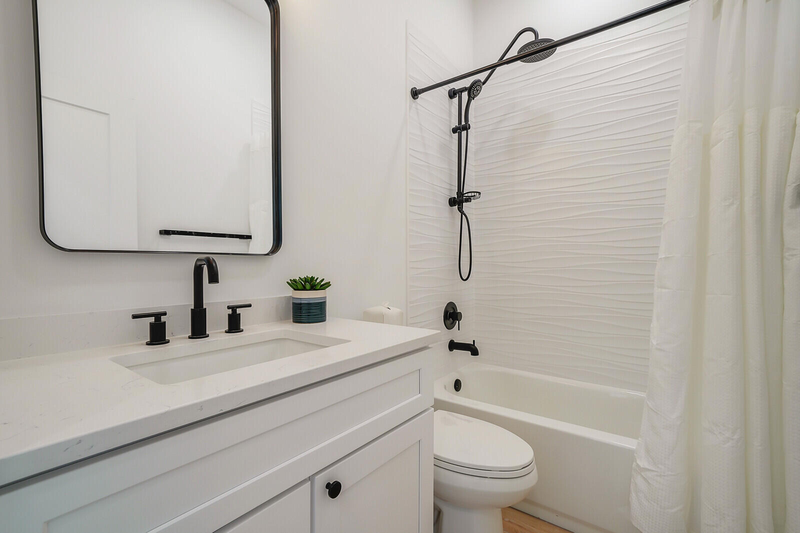 YACHT HARBOR EST - Residential Lease
