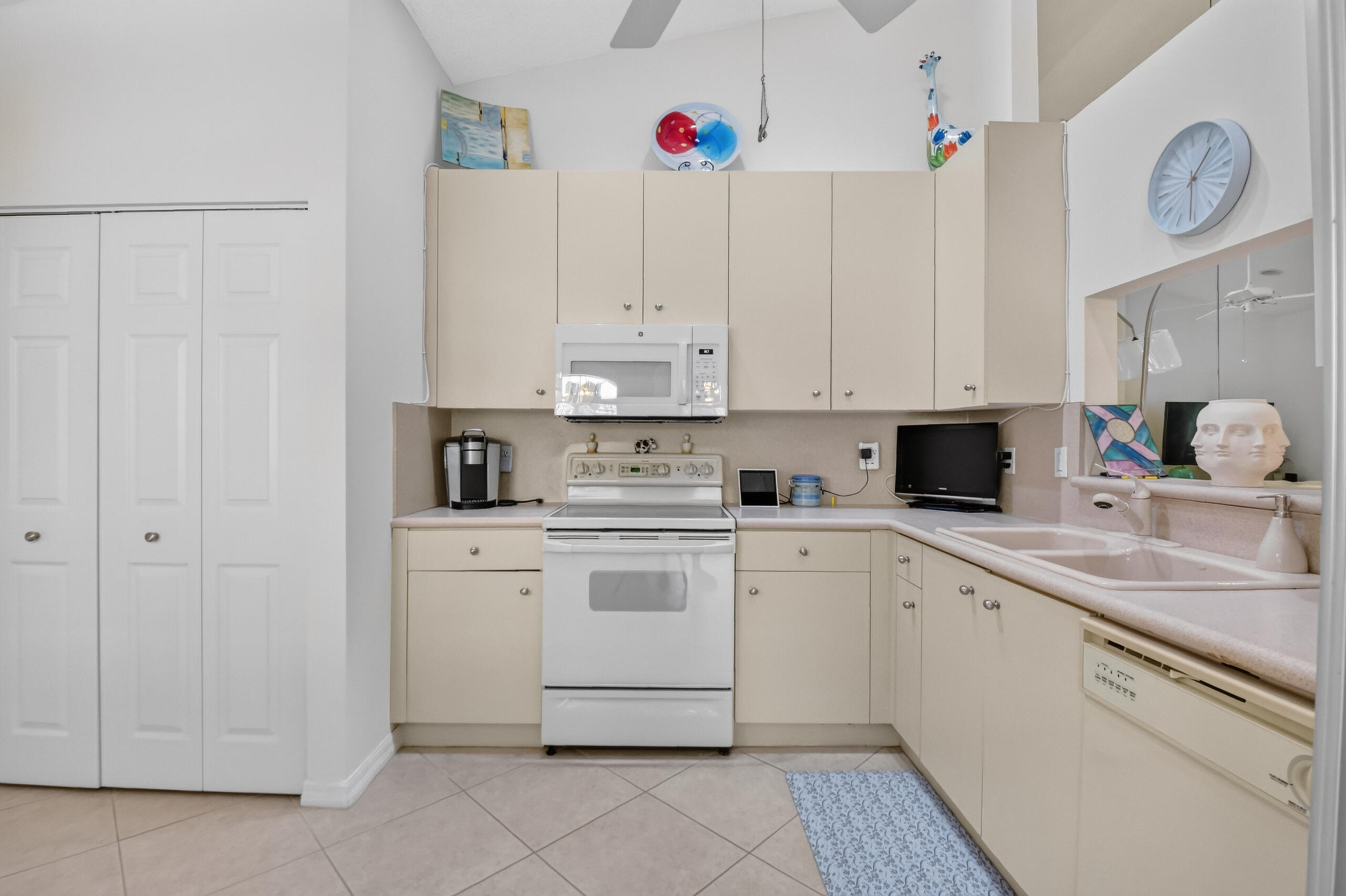 FLORAL LAKES 2 - Residential
