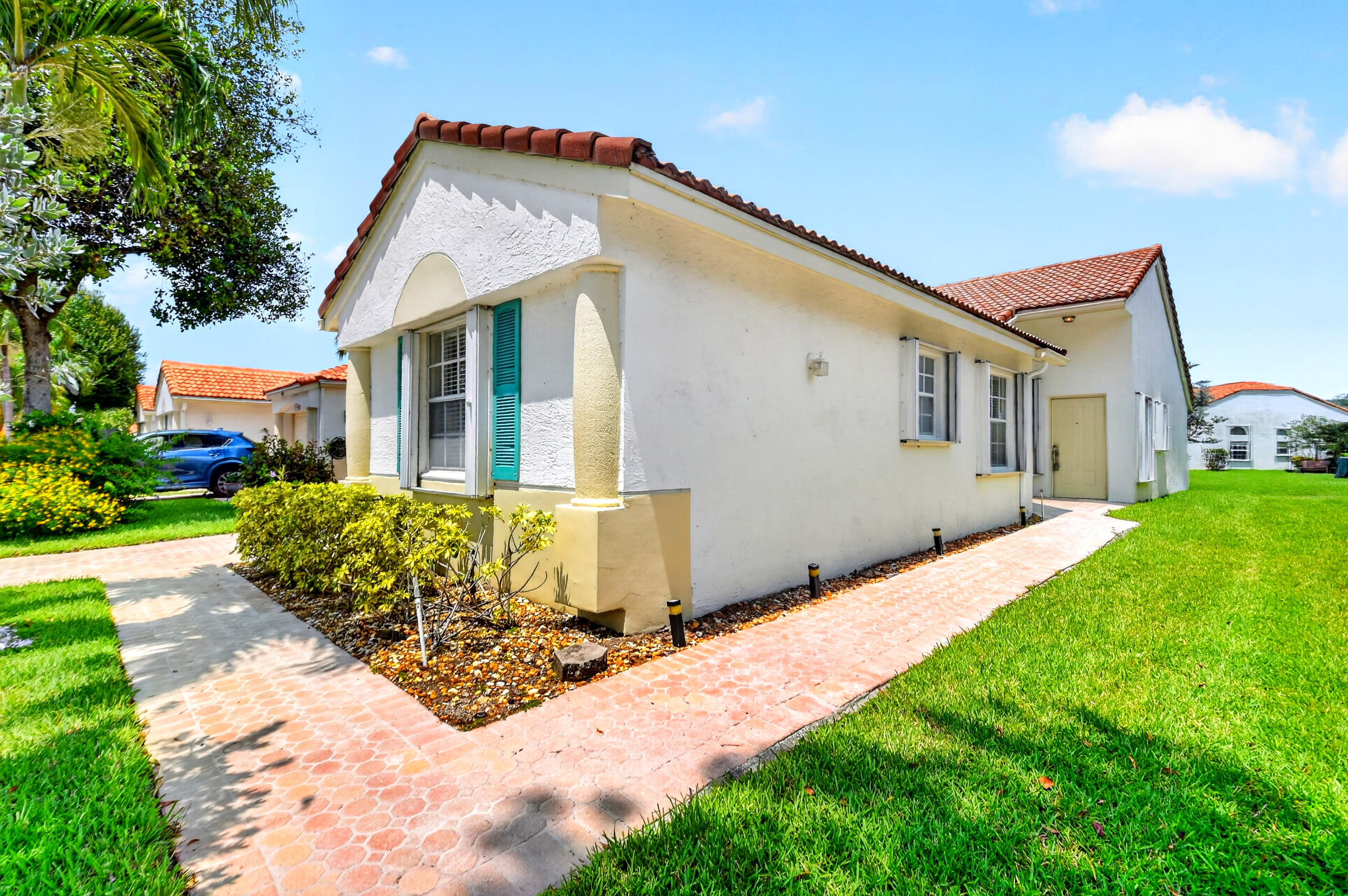 FLORAL LAKES 2 - Residential