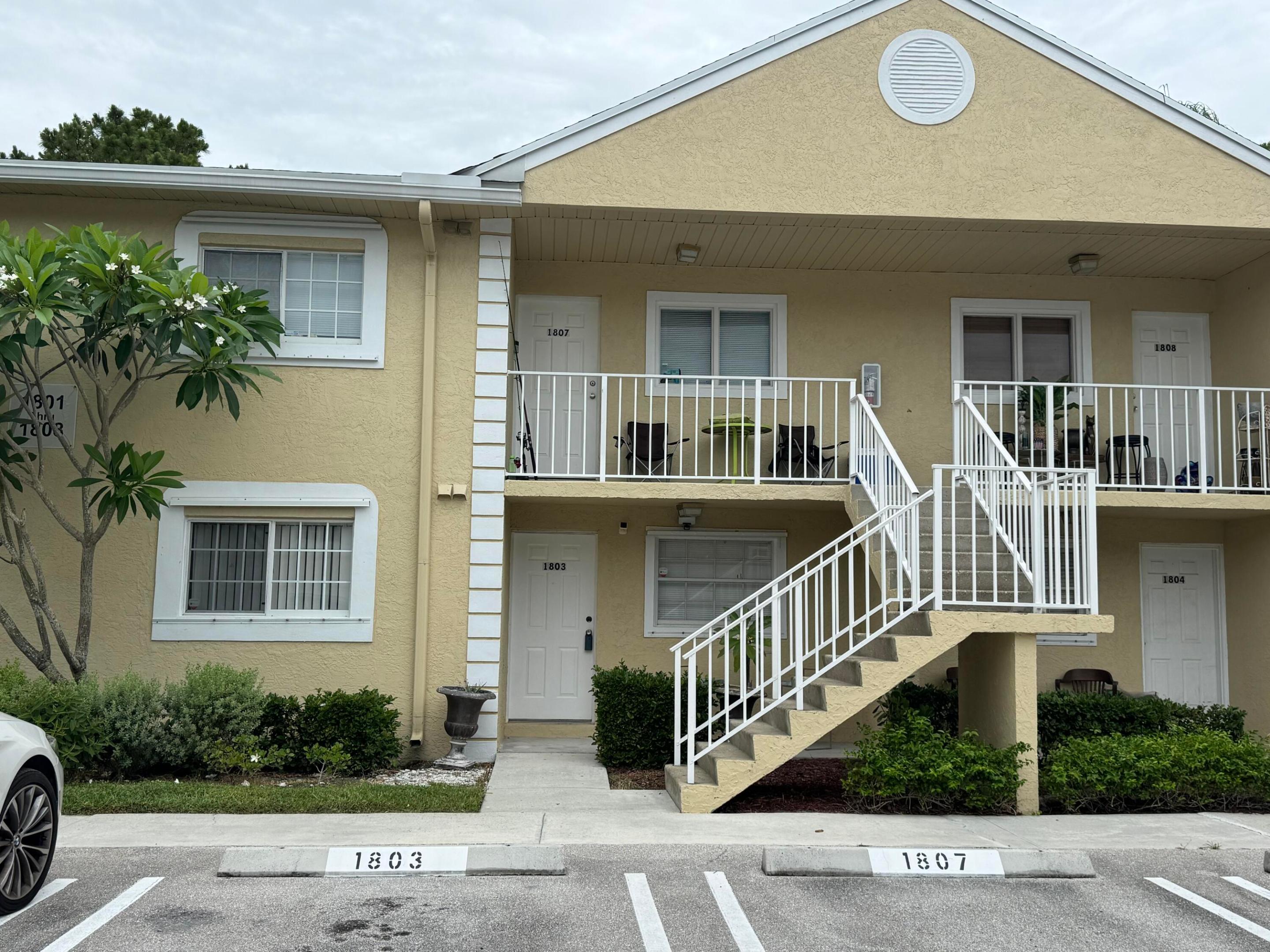 TERRIFIC FIRST FLOOR UNIT OVERLOOKING GOLF COURSE. HUGE LIVING ROOM, TERRIFIC VIEW OF WATER AND GOLF COURSE. ALL APPLIANCES, WASHER/DRYER IN UNIT. SPLIT BEDROOMS. CLOSE TO SHOPPING, SCHOOLS AND PARKS. NO AGE RESTRICTION, CLOSE TO EVERYTHING. QUIET COMMUNITY. OWNER PREFERS NO PETS BUT MAY CONSIDER SMALL PET WITH NON REFUNDABLE DEPOSIT.