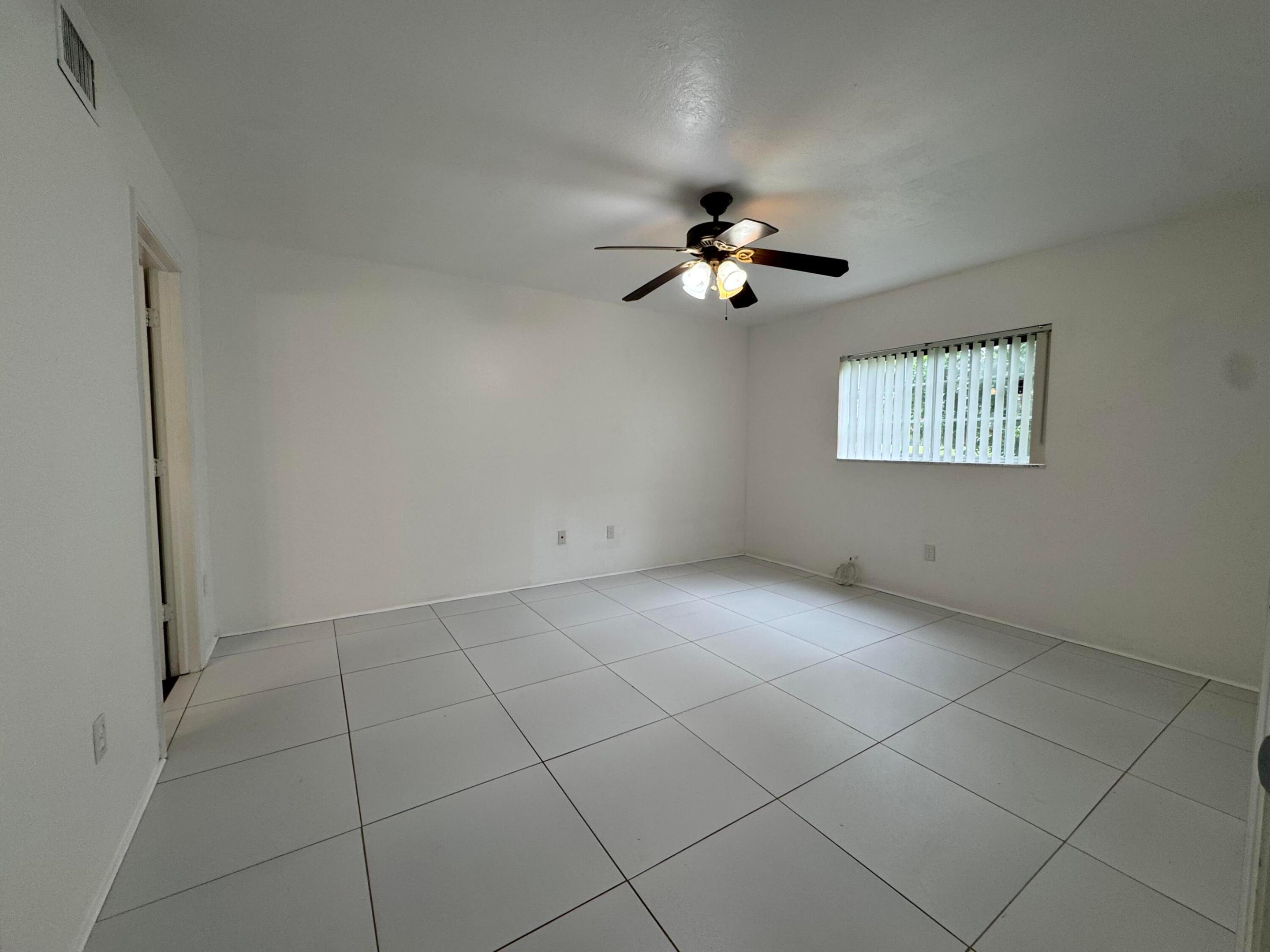 PALM BEACH TRACE - Residential Lease