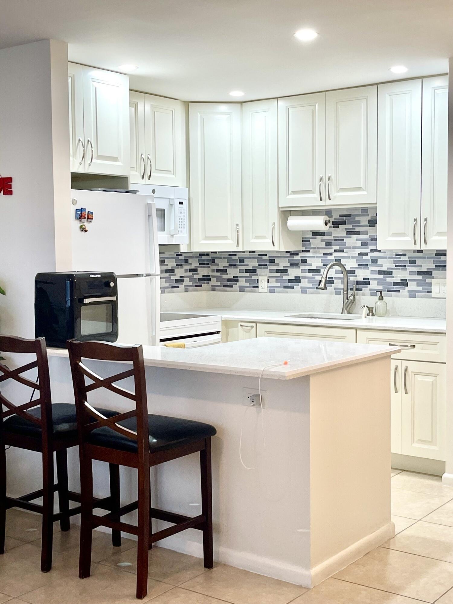Remodeled, Super Clean, 1 Bedroom, 1 Bath, 2nd Floor Condo in Desirable Kent location, Steps to the Pool, 55+ living with Full Amenities, Tennis, Pickleball, Indoor & Outdoor Pools, Courtesy Bus, Clubhouse & Fitness Center. Rentable.