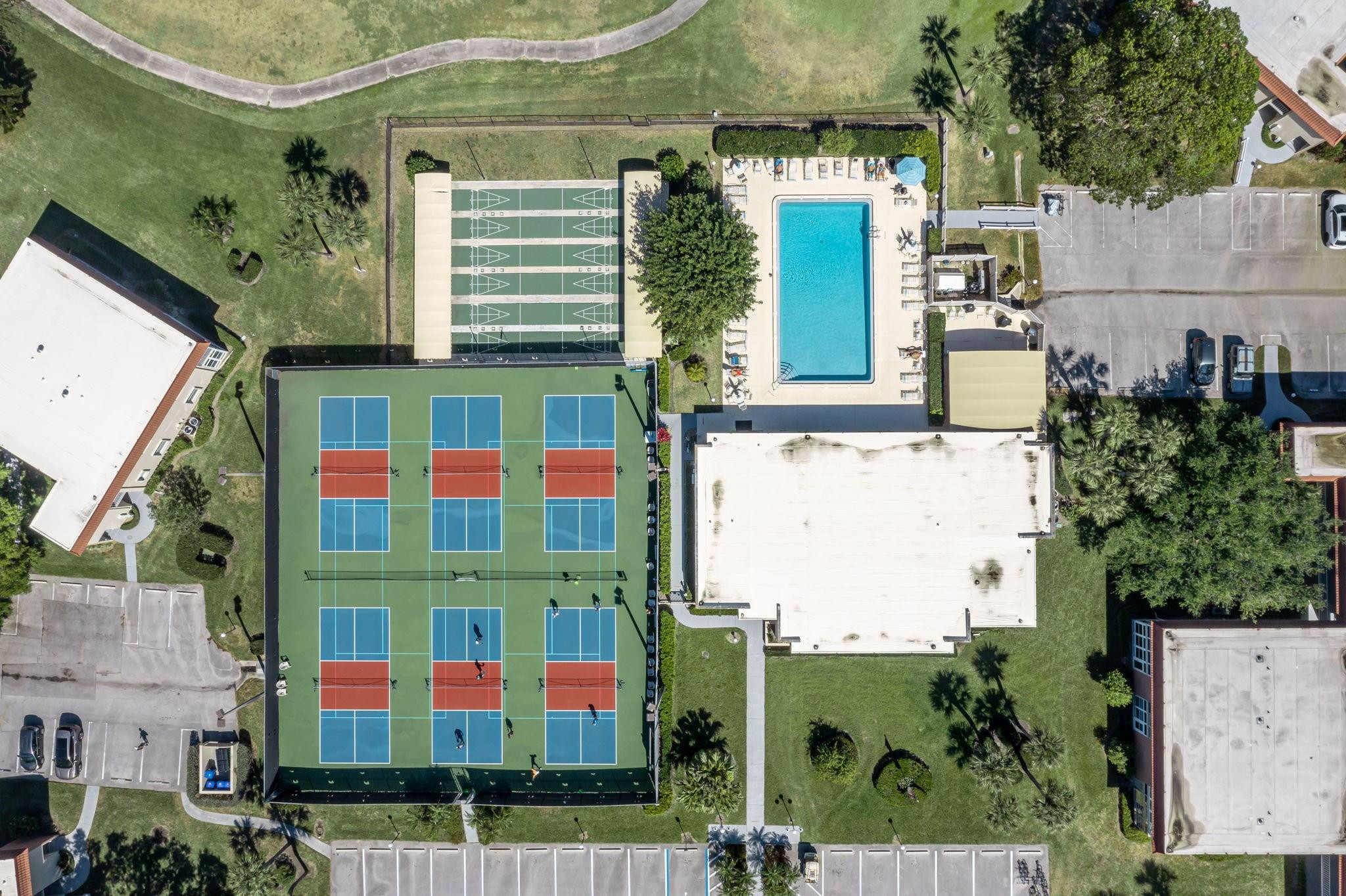 VISTA ROYALE PHASE IV BLDGS 83-111 - Residential Lease
