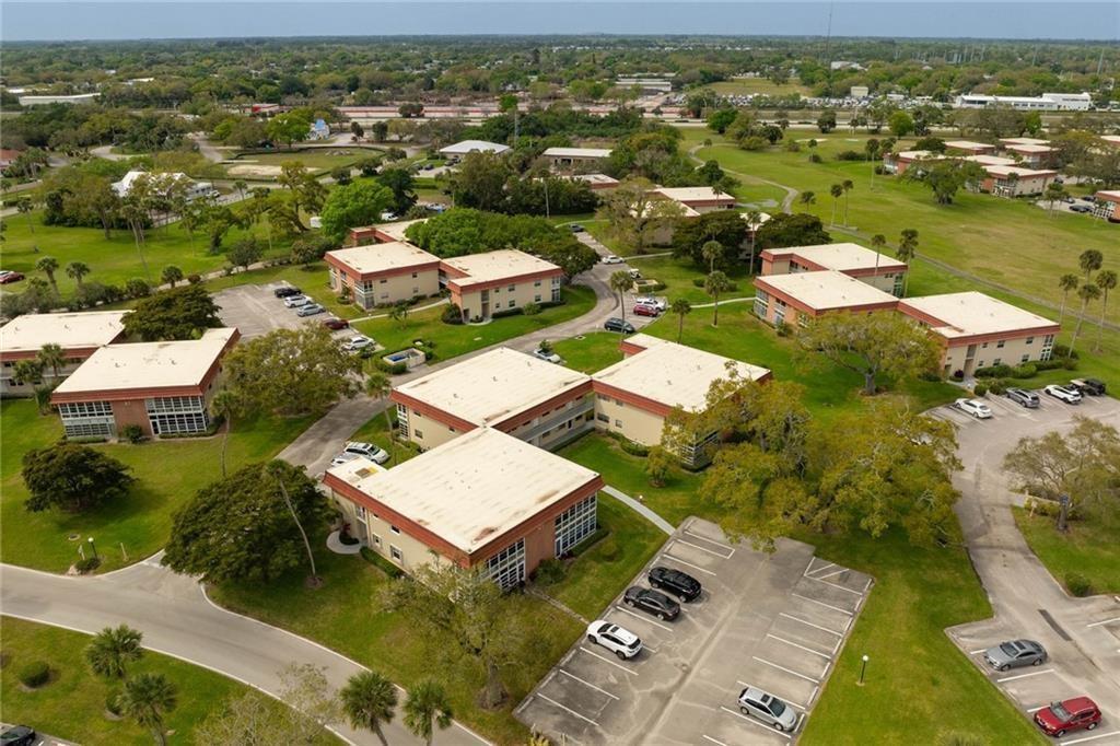 VISTA ROYALE PHASE IV BLDGS 83-111 - Residential Lease
