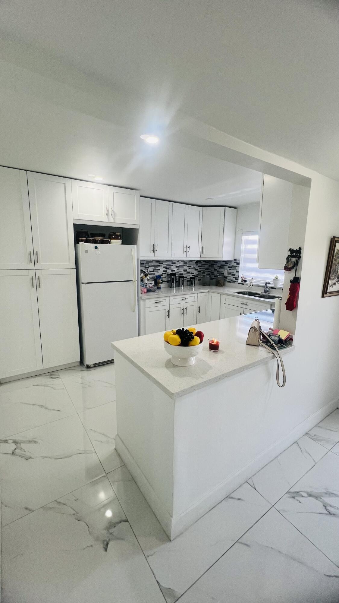 SUNRISE LAKES 100 CONDO - Residential