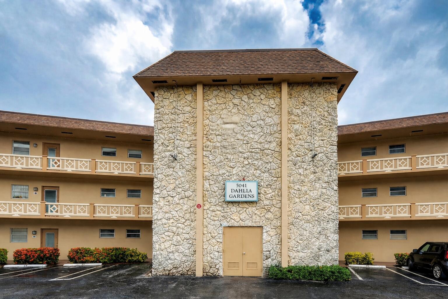 HAWAIIAN GARDENS - Residential