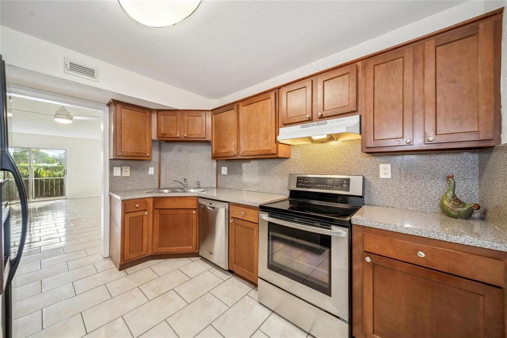 BRIARWOOD CLUB CONDO 1 - Residential