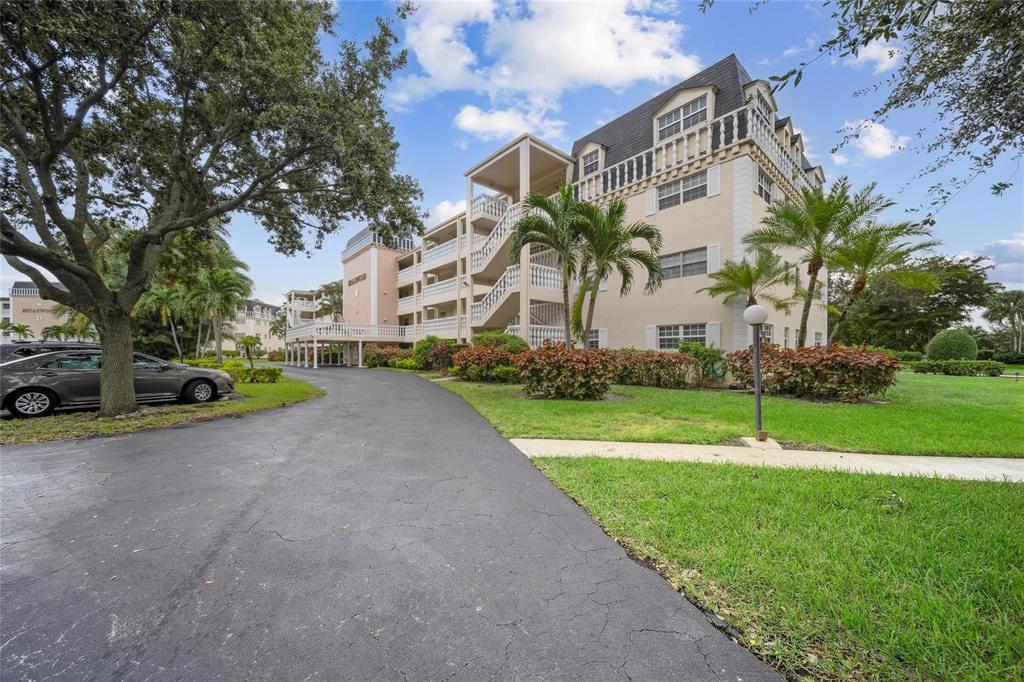 BRIARWOOD CLUB CONDO 1 - Residential