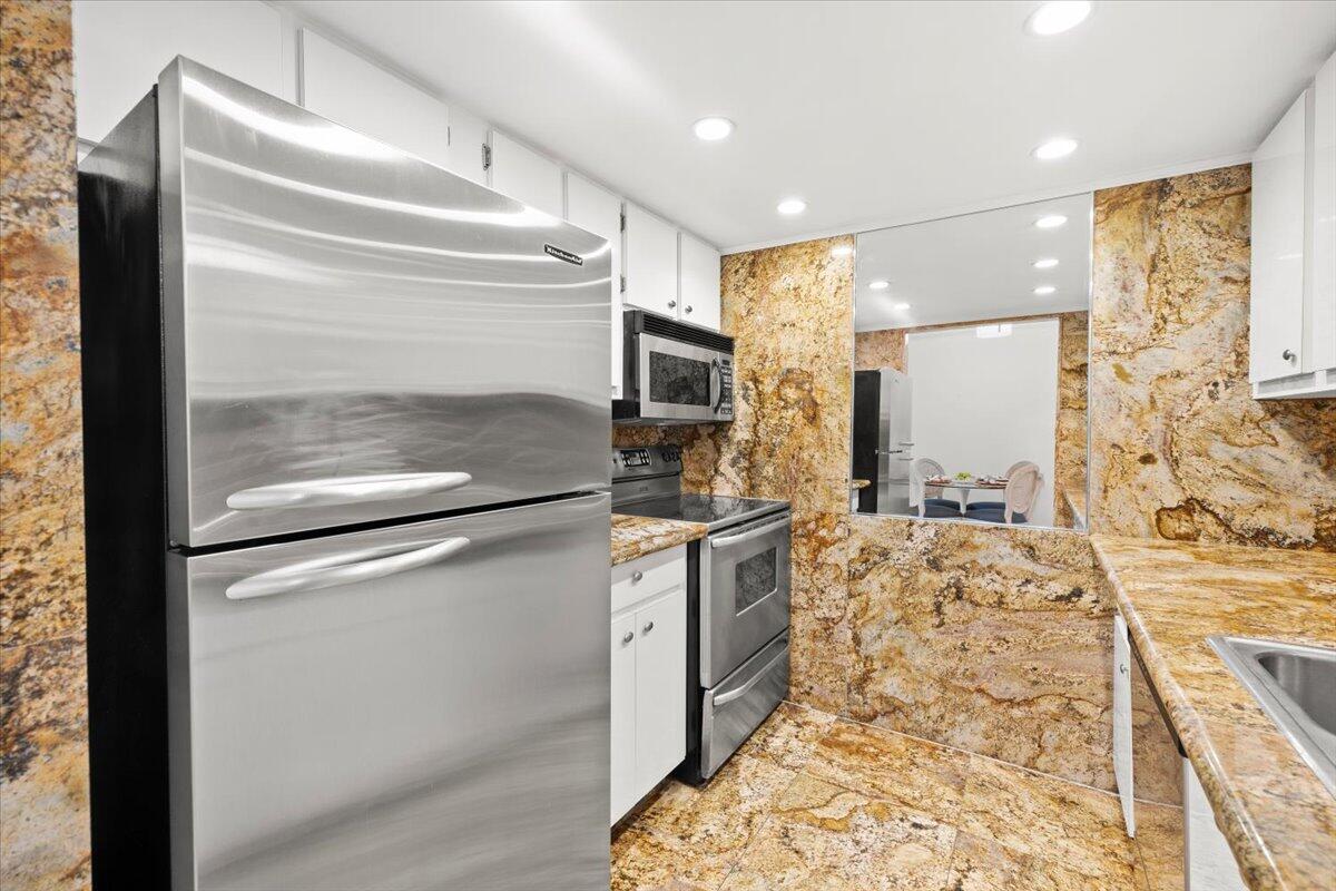 SOUTH PALM BEACH VILLAS CONDO - Residential