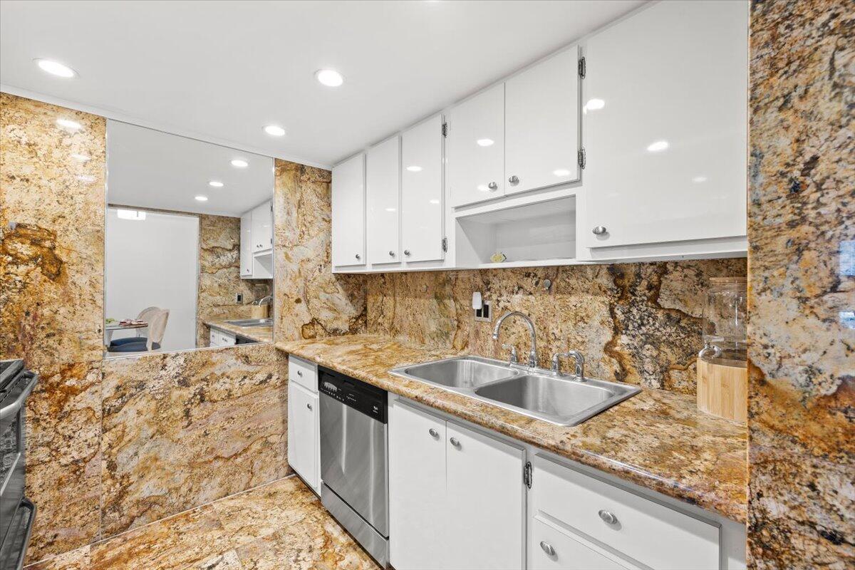 SOUTH PALM BEACH VILLAS CONDO - Residential
