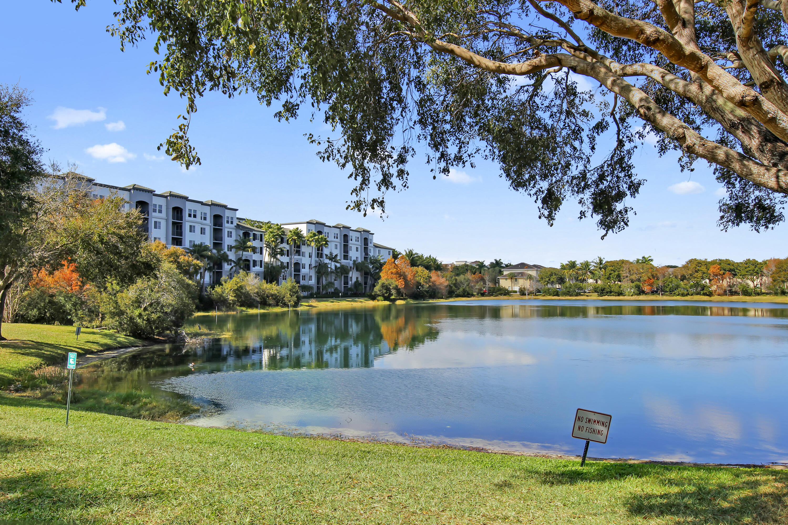 VIZCAYA LAKES CONDO - Residential