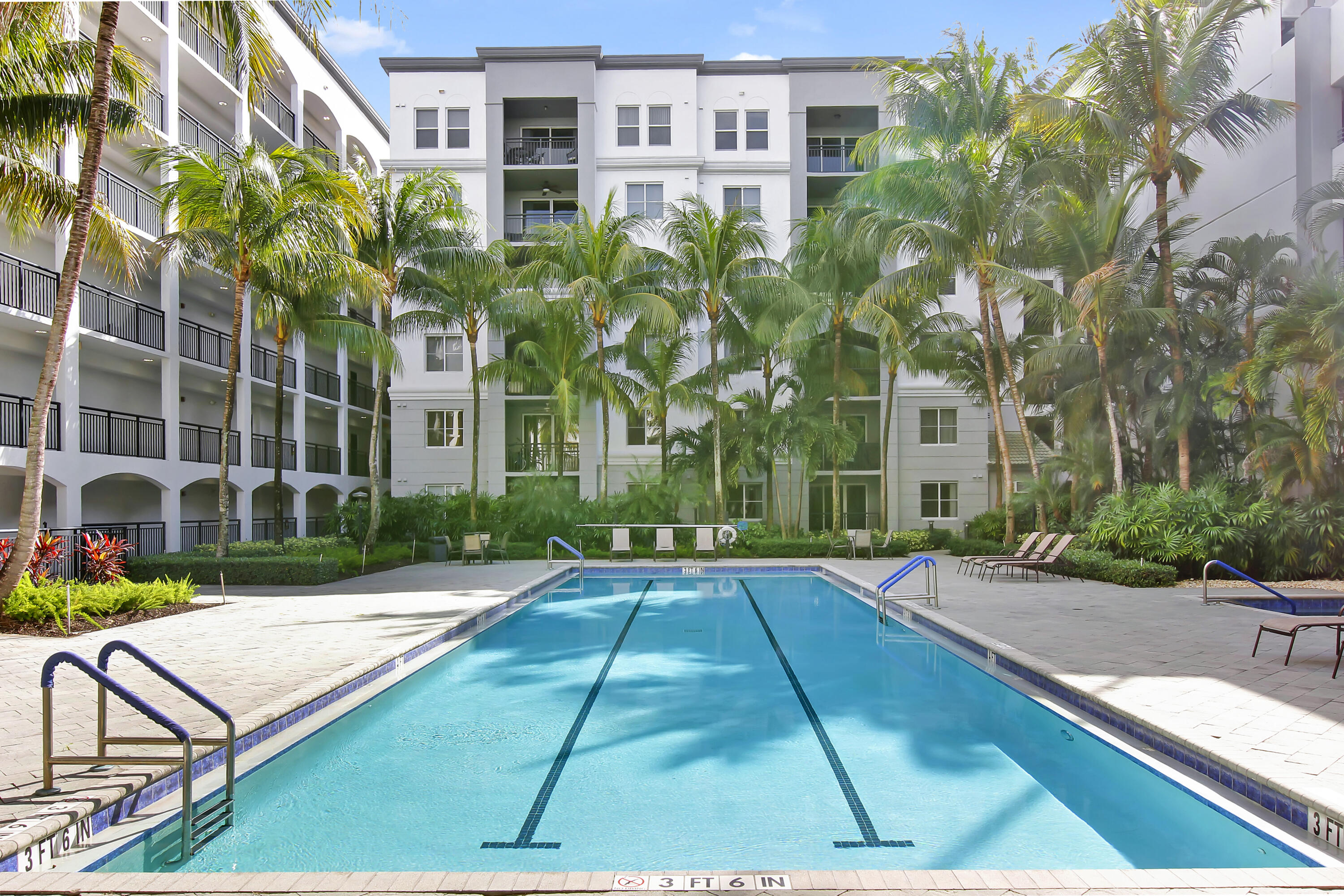 VIZCAYA LAKES CONDO - Residential