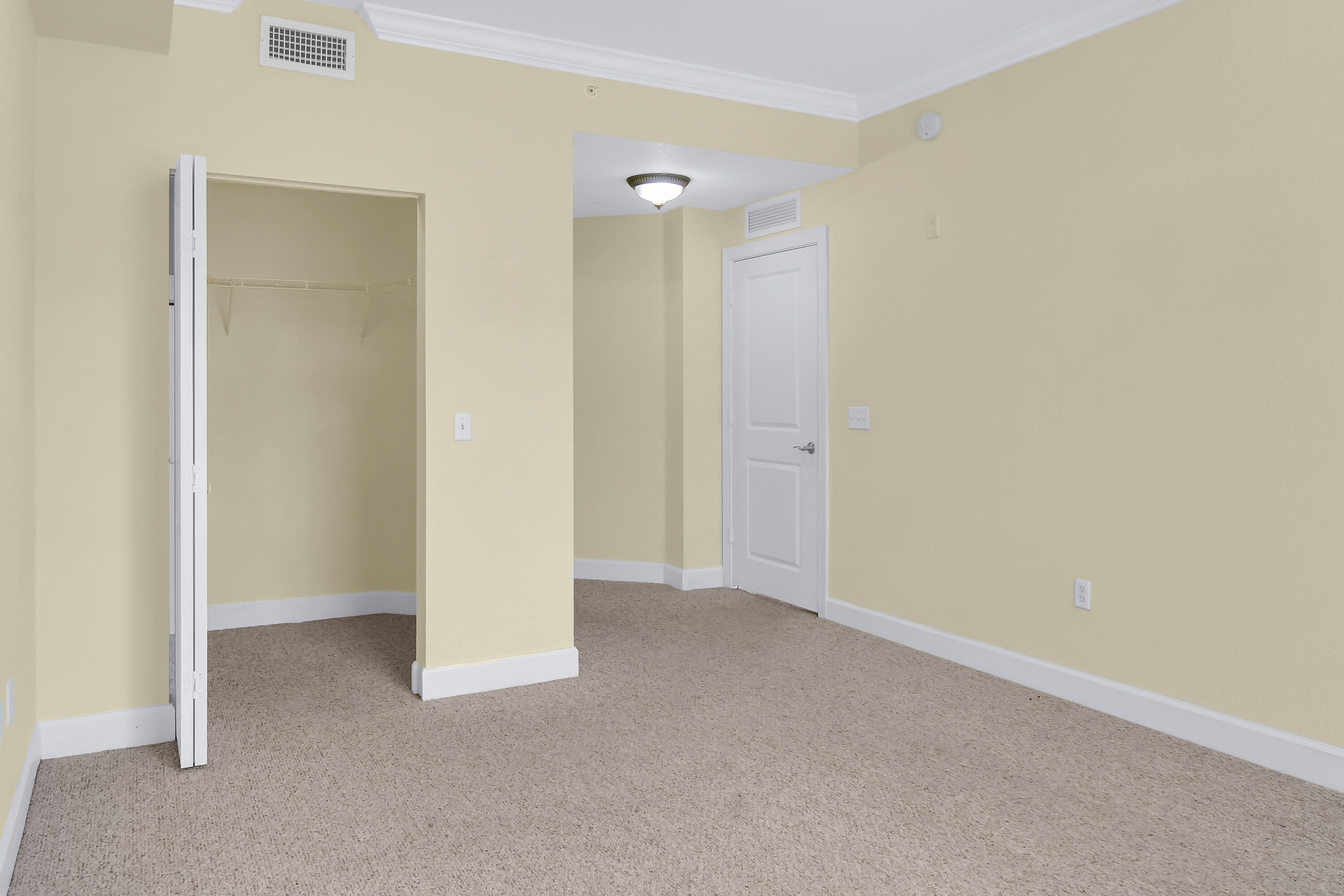VIZCAYA LAKES CONDO - Residential