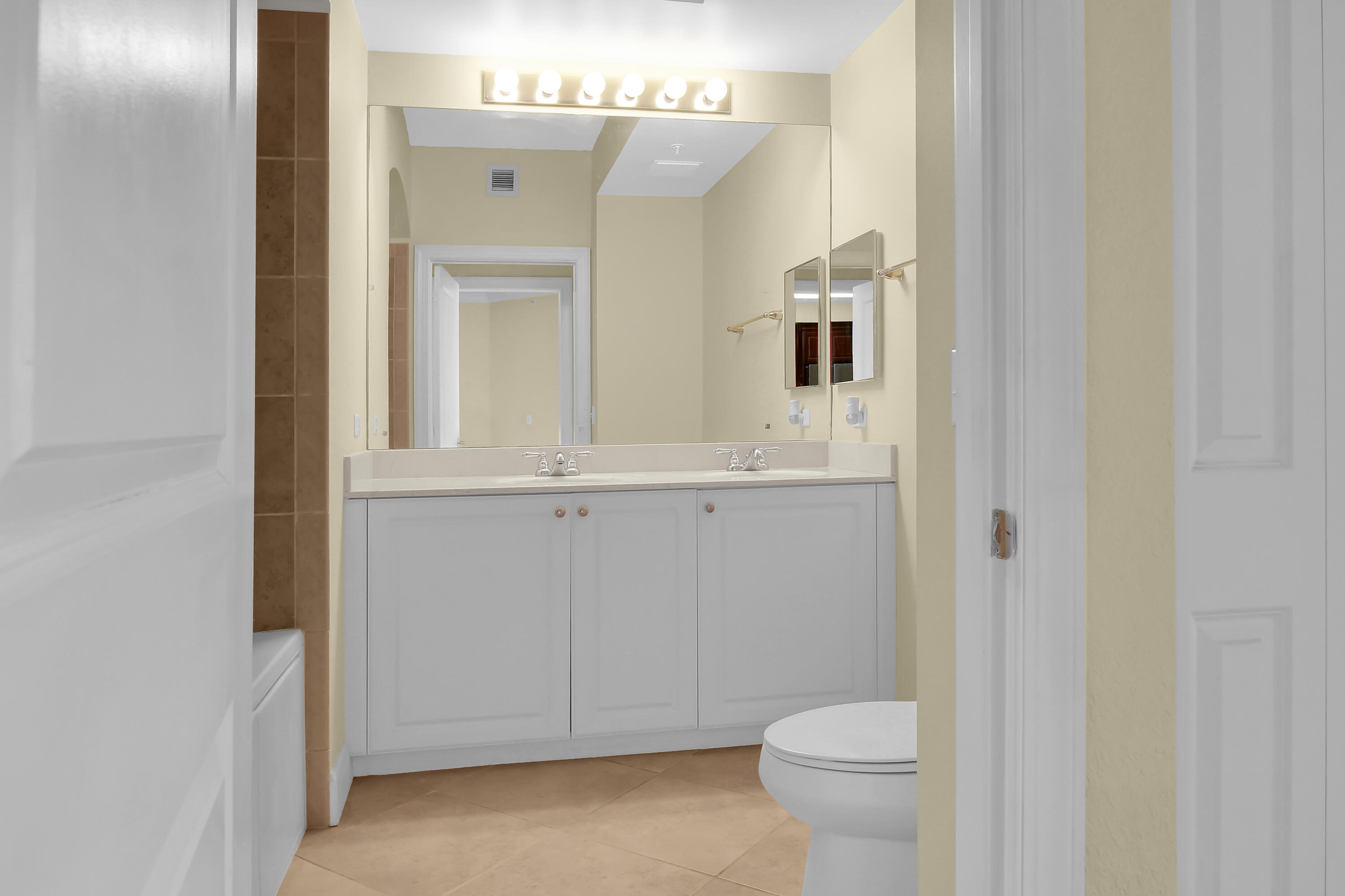 VIZCAYA LAKES CONDO - Residential