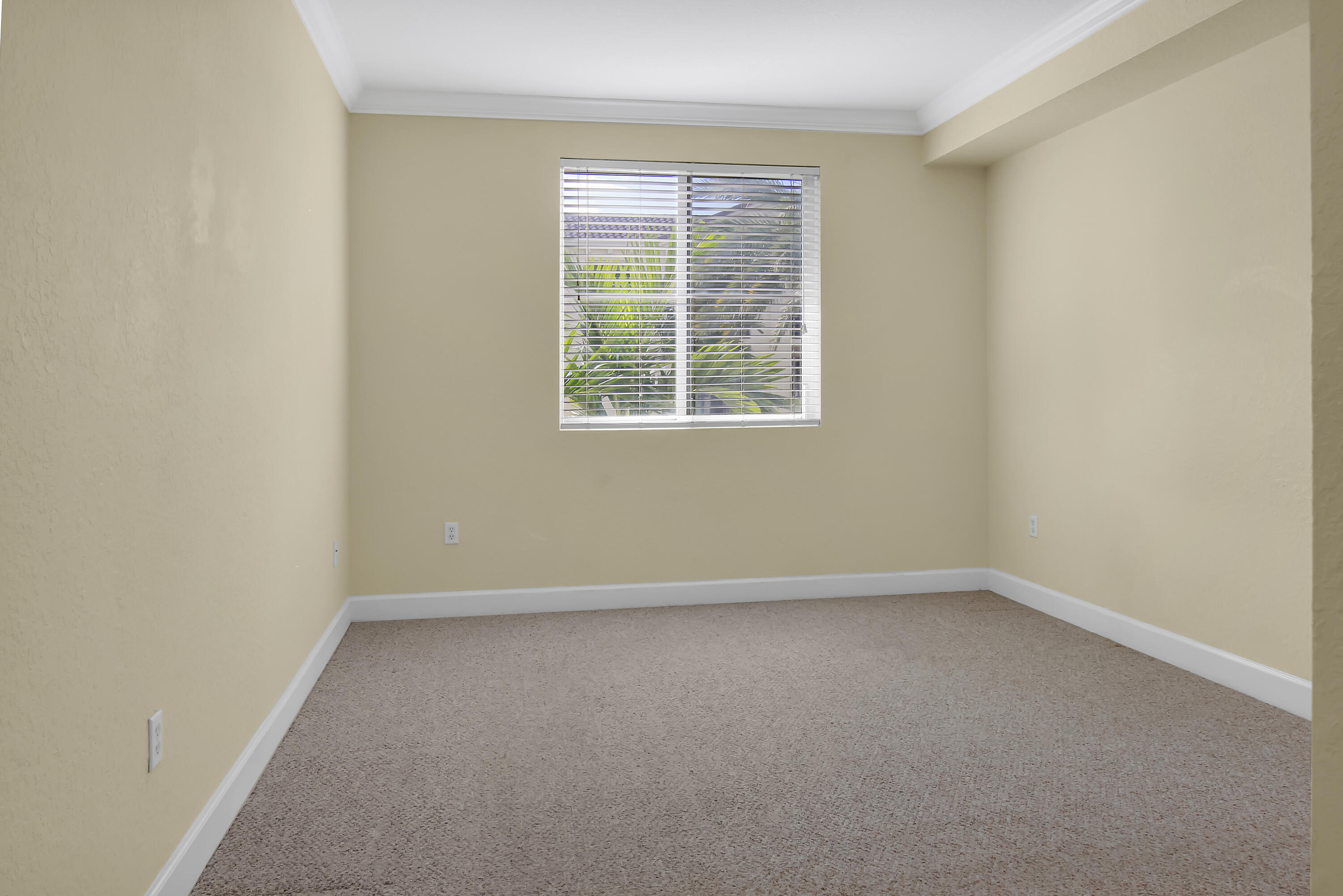VIZCAYA LAKES CONDO - Residential